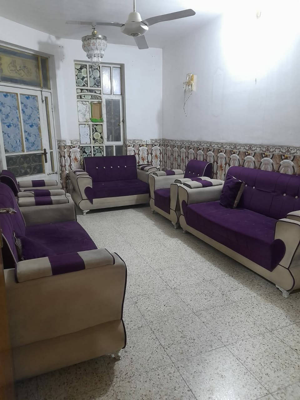 تخم نظيف نضافة 80%  10 مقاعد بسعر 300 الف مكاني الشعب .. سريدات .. رقم الهاتف ***********
