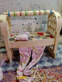 مهد اطفال • استعمال قليل • مع مستلزمات