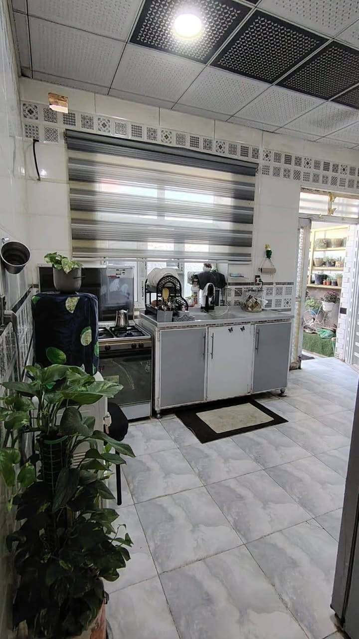 🏠بــيــت لــلــبــيــع جدا نضيف🏠
البيت بناء طابوك  جديد ومرتب ونضيف
جاهز علئ اخر حبايه خدمات وموقع كلش حلو
  👇  تفاصيل البيت 👇
  1-غرفه+غرفه طابق ثاني مبنيه عل نص
 2-صاله
3-مطبخ
4-حمام داخلي
5-حمام خارجي
—–—––––––––––******
العنوان/قرب حولي الجامعه مقابيل بيت المرور
المساحه/100متر
السند/25تحويل الك مباشر
السعر /53مع مجال قليل
للستفسار تصال علئ الرقم
***********
