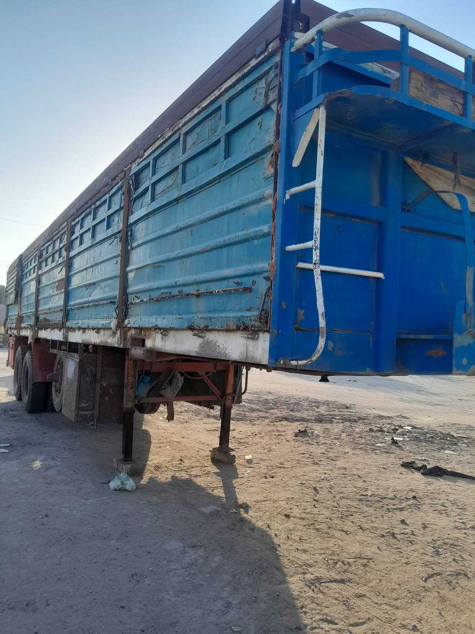 عربانه اسكندريه قطعه وحده مكفوله تخم تاير ٢٤ جديد جاهزه للشغل السعر ٦٥ ورقه وبيه مجال لشراي ***********
