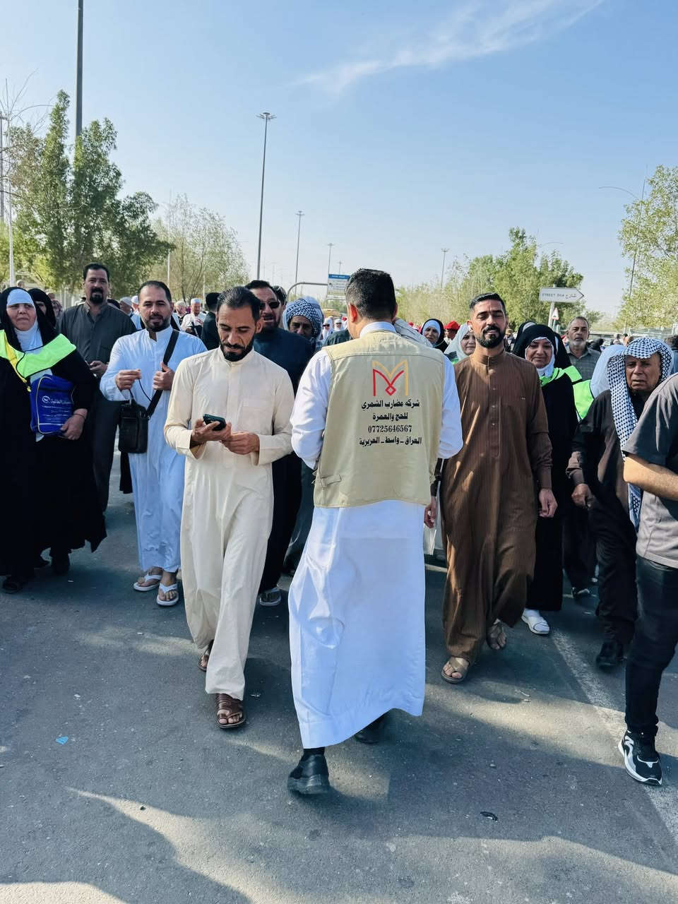 بعد التوكل على الله
عُمرة ذو الحجة 1447هـ 🌙
 🕋 المتعهد: محمد عايد الشمري 
✨ خدمات راقية • تنظيم متميّز • راحة وعبادة 
🚌 برنامج الرحلات البرّية
2 ليلة في المدينة المنورة 3 ايام - ⁠
5 ليالٍ في مكة المكرمة 6 ايام 
📍 السكن: محبس الجن
(٧٥٠)بري مع( ٣) وجبات طعام يوميا... الراغبين بالذهاب جلب جوازاتهم 
       موعد الرحلة بعد العيد
      2026/6/4
🕌         السكن المميّز
🏨 المدينة المنورة: المنطقة المركزية
🏨 مكة المكرمة: محبس الجن
✨ بإدارة متميّزة وإرشاد ديني متخصص لخدمة المعتمرين الكرام 
📦 يشمل البرنامج الكامل
✅ الفيزا
✅ السكن
✅ النقل الداخلي والخارجي (باصات VIPحديثة ومكيّفة)
✅ ثلاث وجبات يوميًا (بوفيه مفتوح) 
✅ زيارات دينية لمزارات مكة والمدينة
✅ سفرة ترفيهية اختيارية لأسواق مكة والمدينة
✅ الإقامة في أفضل الفنادق
🎁 هدايا مميّزة لكل معتمر
• إحرام للرجال
• إحرام للنساء
• حقيبتان صغيرة وكبيرة
• كتيّب الحج والعمرة
• باج تعريفي 
📍 للحجز والاستفسار
📞***********

