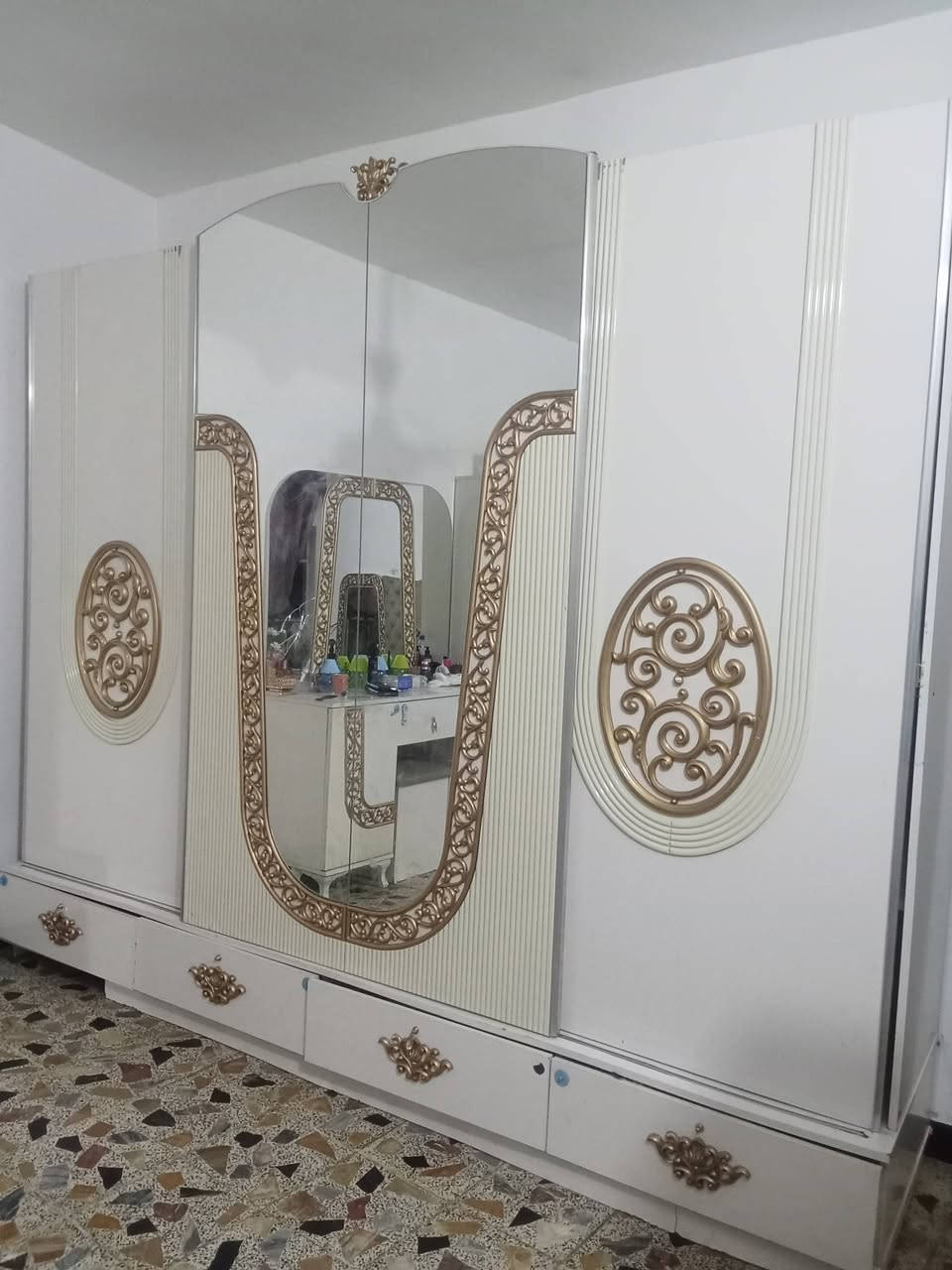 غرفت نوم للبيع تركيه مستعمله سعر 500وبيه مجال ليريد يتواصل ***********
