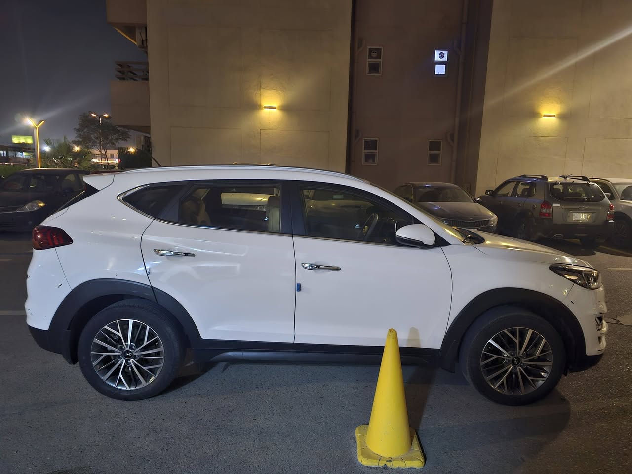 توسان ٢٠١٩ محرك ٢٠٠٠ دوش
السيارة كوري اصلي 
كشنات جلد 
شاشة اصلية 
كامرة خلفية وحساسات خلفية
انارة زينون
فول تحكم ستيرن
سبير منازل
تبريد قطعتين
كامرة 360
يوجد فيها بارد شبر في الجاملغ الامامي الايمن
ماشية 47000 كم

السعر
$ 20500 
*********** رقم الهاتف
