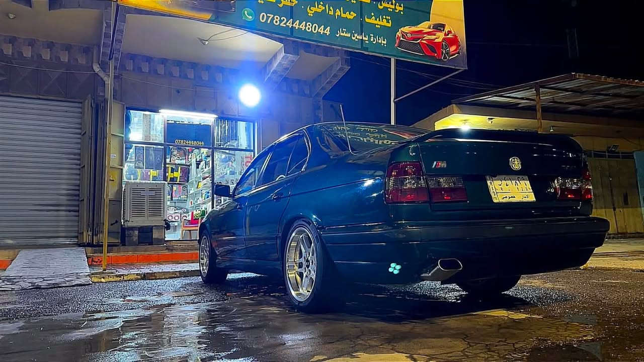 بيئم 1992 
فول مواصفات 
أربع دكم 
تبريد ابلادي 
اربك على وضع شركه 
غرفه على وضع شركه 
محرك تك فانوص مسكر 
مكفوله من ضربه ماعده طخه صغيره بل جاملغ خلفي 
فتح ي
ويل M اصلي 
بكم عريض 
صبغ بس جماليه 
ملاحضه محركه بي تبخير بس من صلانصه وديته عل فيتر طلع بيها بس لاستيك ولف 
سياره حـڵــُـو وجاهذه ترايك إذا مو ميتين ترجع سياره 
سعر 70 وبي مجال حك جيه 
***********
