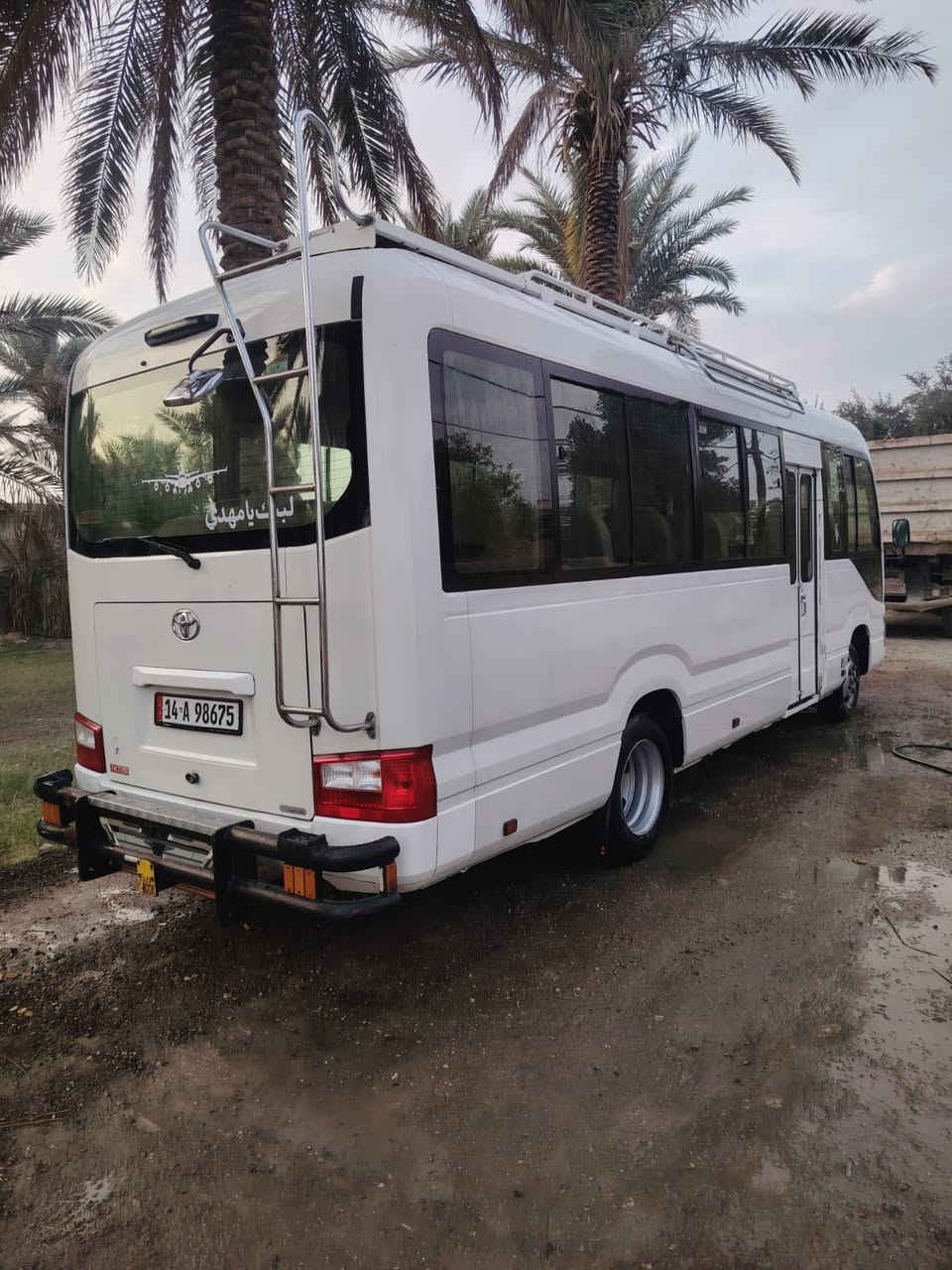 السلام عليكم 
كوستر 2017 💯💯
كفاله عامة  /حاكية سلة داخليه تخم تاير 💯
سيارة جاهزة من كلشي  💯
للاستفسار : ***********
