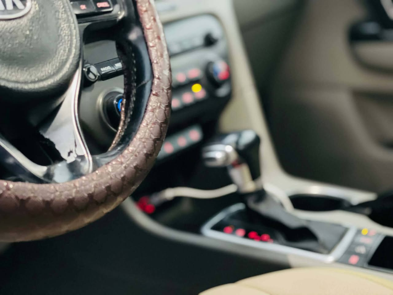 مراوس بسوناتا 
سبورتج17بغدادرقم مميز
فول الفول

بصمه 

بانوراما

جلد

قطعتين تبريد

رادار أمامي

رادار جانبي

ترحيب 

مري شفط

اشاير مري

كراسي كهرباء 

صندوك كهرباء

تبريد هيتر كشن

تحديد مسار

محرك ٢٤٠٠

السيارة مصبوغة عام عدى القمارة لأن بانوراما


**إذا كنت صاحب هذا الإعلان وتريد حذفه لأي سبب، رجاءا أرسل رسالة إلى الدعم الفني**