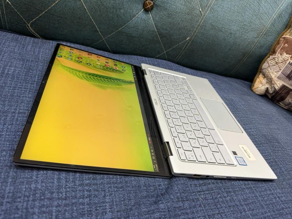 حاسبة براند ASUS .. قلاب شحن تايبسي
كور m3 
الجيل الثامن
كيبورد عربي / انكليزي ضوئي
وهاي الصور و مقطع للتفاصيل❣️
اخذتها ب 250 
استخدمتها 10 ايام بالامتحانات بَس 
اريدها ب 200 وبيها مجال بالسعر

واتساب ***********
