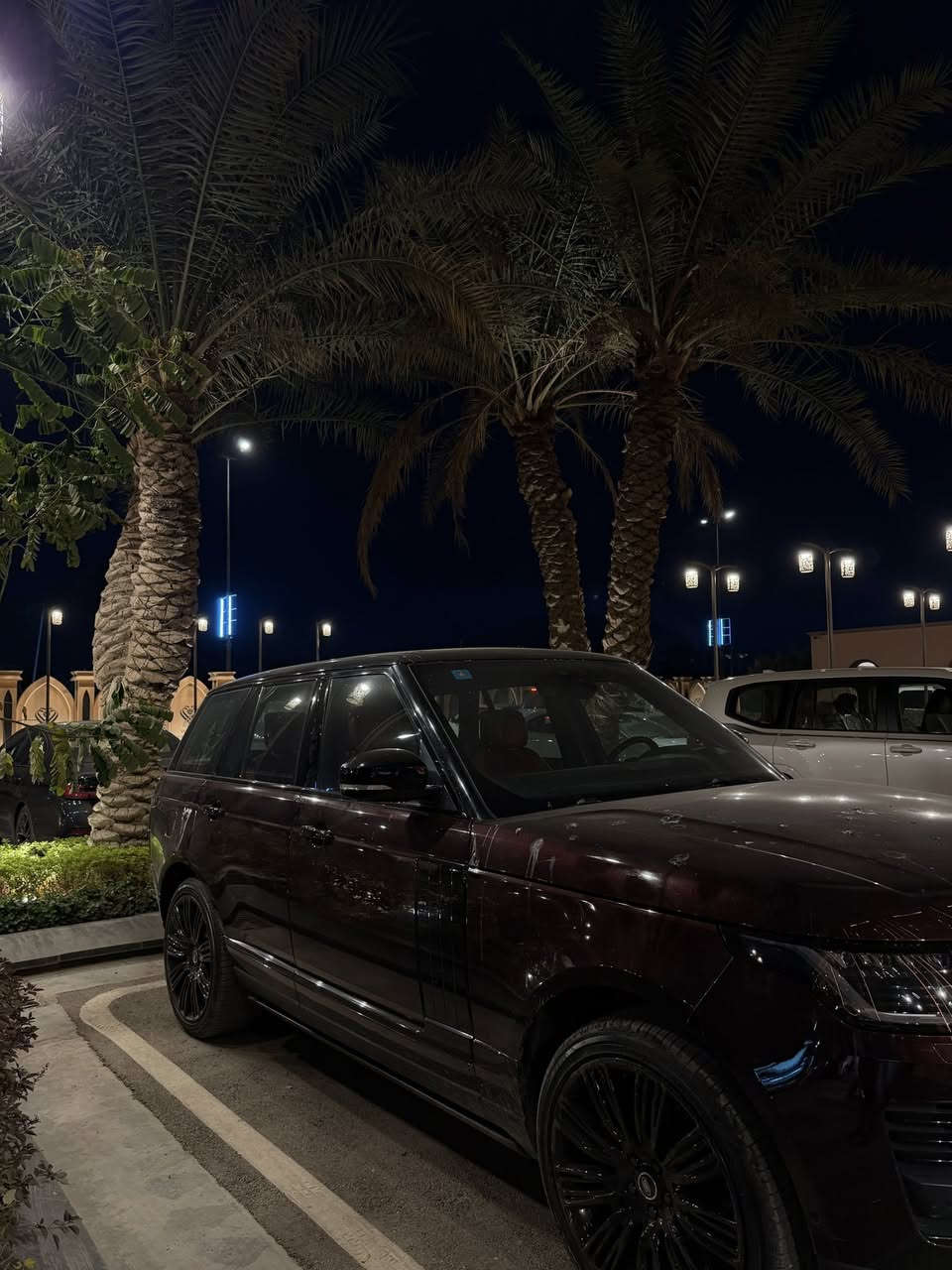 رانج روفر فوك سردار خليجيه السياره 2020. جديده📦 السياره مكفوله من كلشي كير محرك اي ضرر مابيها 
السياره مسويلها ادامه كامله اي نقص مابيها تخم تاير اصلي شركة  
📍مكان السياره بغداد الكراده
***********📞
