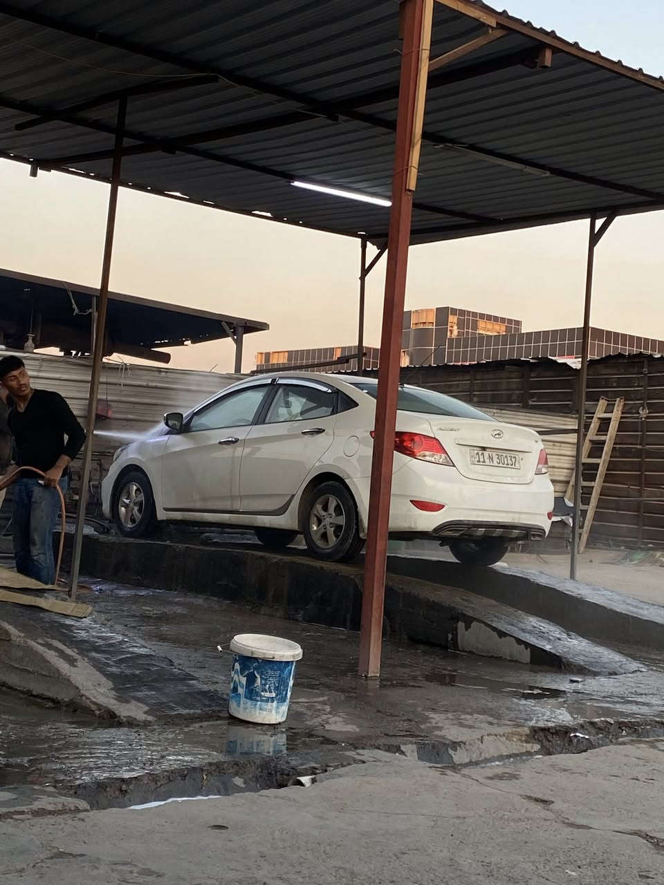 السلام عليكم
اكسنت 2015خليجي فول موصفات ماعدا الفتحة

رقم بغداد ماشية 100كم  سعر(105$)

(سيارة بيها باب خلف السائق طخة وتم تبديل الباب نفس لون والباب مال سايق على كد اصبع بسيطة غير هذا مكفول) للاستفسار *********** مكان السيارة بغداد
