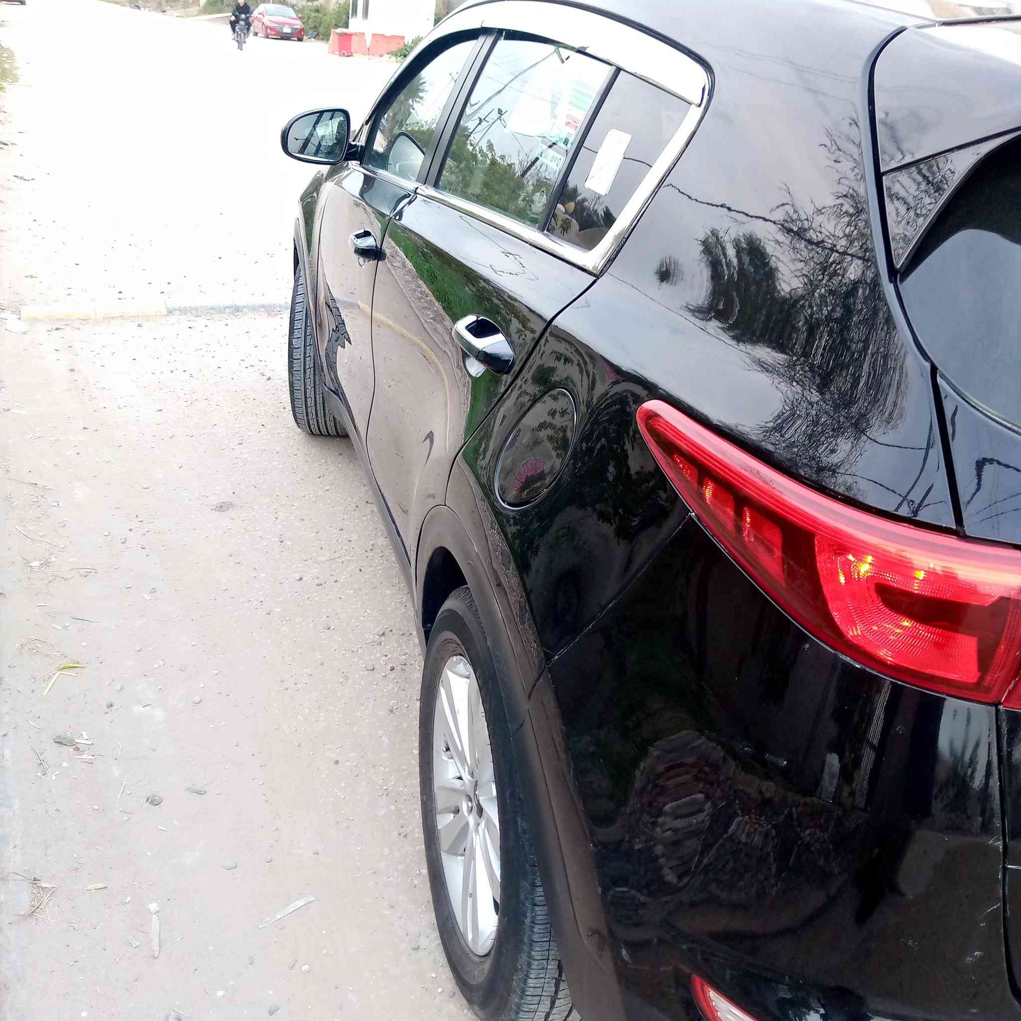 السلام عليكم للبيع فقط
كيا اسبورتج موديل 17 وارد امريكي صور الحادث مرفقه مع المنشور شوف الحادث بدون ايرباك بدون داخل وبيه جهة اليمين بابين مرشوشات بأمريكا  لون اسود ملكي السياره ليبل واحد بدن اي تبديل محرك كير تبريد حداديه  جاهزه من كل النواحي مابيه اي نقص مواصفات بدون فتحه

مواصفات السياره للتوظيح

محرك 2400      ماشيه 152 

كير اي تي ست نمر

تبريد خلفي وامامي شرط ثلج 

شاشة اعطال 

فول تحكم استيرن

لايت   زنون اصل

كشاف زنون 

شاشه اصل 

كامره دواره اصل

5 ويل كب 

نظام دبل دسك

حساس بالويل 

اي بي اس ابريك 

مثبت سرعه 

ثلاث انظمت قياده

حاكيه بلوتوث 

كشن مخمل 

مخوج شاحن 

سايد ابريك بالرجل 

تخم تايرات جدد حته السبير 

حداديه خلفيه واماميه 

السياره نشطه وناعمه شرط التراي مال جناي

رقم جديد وهزه جديده وسنويه ٢٠٣٠ تحويل مباشر

السعر ١٢٧          رقم السياره بغداد عنوان السياره بابل 

***********   الشراي يتصل
