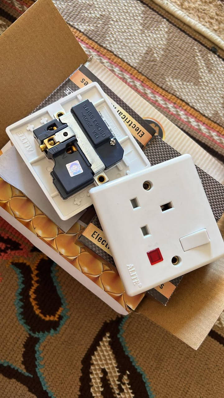 بلك سويج الايت الصلي مال شركه تعبئه الكارتون 100قطعه سعر الكارتون ٩٥ الف
مكان بصره 
***********
