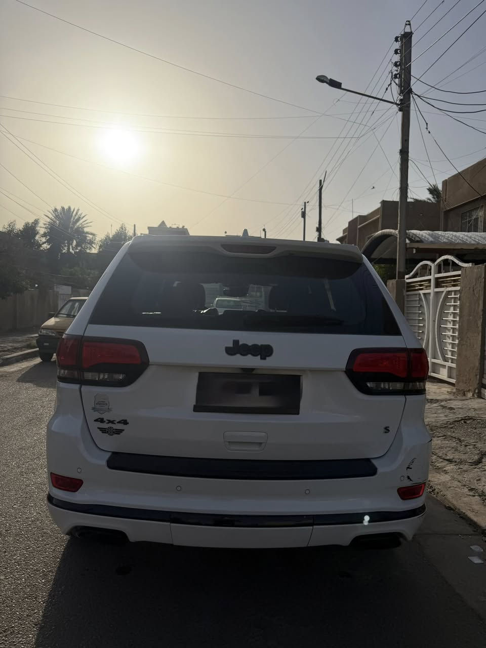 السلام عليكم جيب كراند شيروكي S 2021 وكالة هارلم صار بيها طخة بلجاملغ ونصبغ بدون اي دواخل  والبنيد جزء منه صبغ توحيد لون وبيها شخوط بسيطة بلدعامية الخلفية موضح بلصور 
السونار مرفق مع الصور 
 مواصفات S معروفة فول 1/1 ام الرادار 
ماشية السيارة 75،000Km 
رقمها بغداد بأسمي

السعر 33،000$

***********
