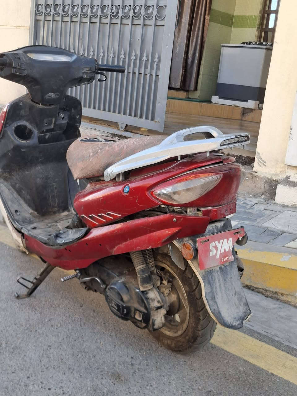 السعر 180 الف مستعجل على البيع
دراجة سايم 140 محرك مجفت جديد + بكرة زنجيل جديدة قبل يومين تايرات جديدة 
دراجة جانت متروكة قبل يومين طلعتهة و جفتتهة كفراتهة  تعبانة كيجاتهة واكفة مثل ما موضح بلصور العنوان فلوجة حي الجولان متواجد اتصال وواتساب ***********
