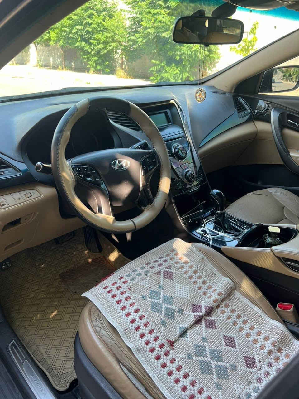 هیوندای ئەزێرا 2012
بێ بۆیاخ
شەش بستۆن
زەمان گێر و مەکینە
- بەسمە
-  کوشن جلد و کارەبایی
- سوکان ڤۆلیۆم
- کوشن هیتەر
- رادار 
- Auto Hold
- برێک دوگمە
- پەردە بیلادی
- تایە و ویلی2022 ی لەسەرە

*********** السليمانية, العراق
