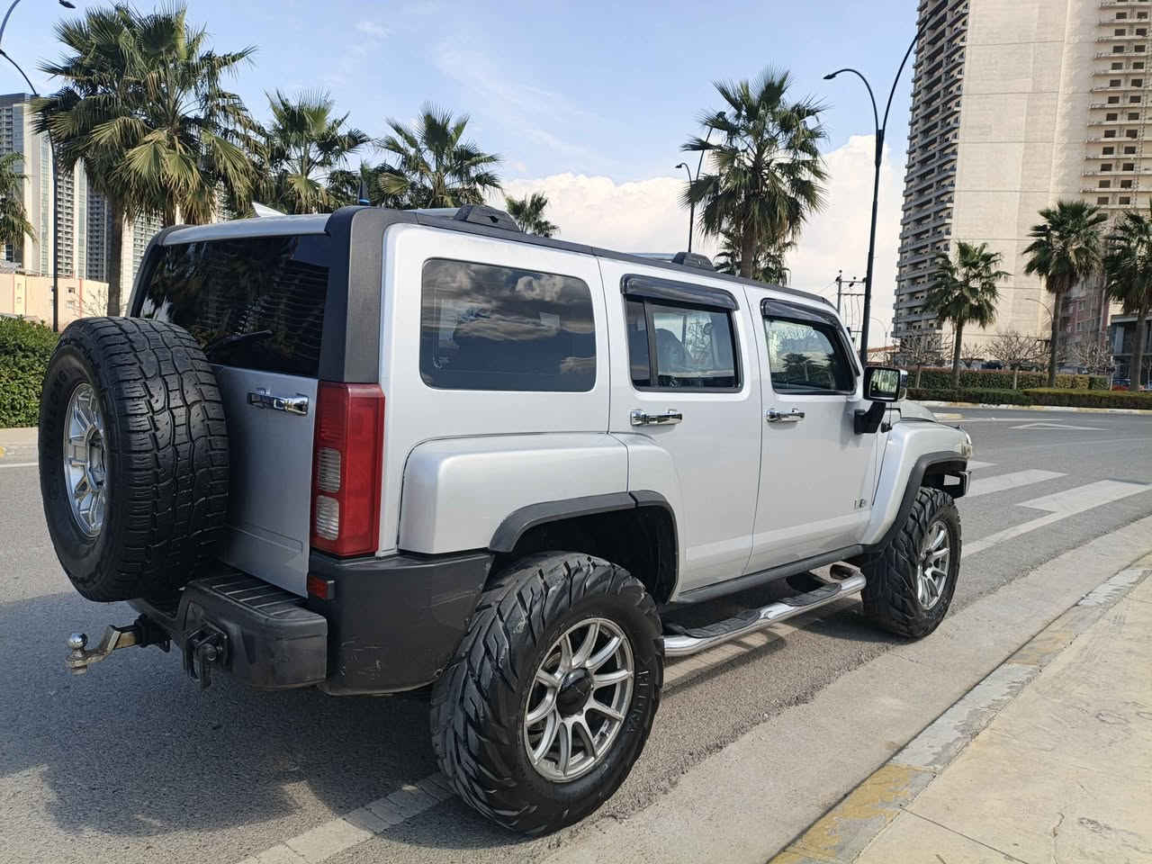 همر H3سياره يه كى زؤر جوانه كيرومه كينه ى به شه رته كيرى تؤماتيكه ده بل اكسله جام كاره بايه كاميرا يه اوينه كاره بايه بى ليدرانه بى سبوغه جوار تايه ى نوييه جه به لييه امريكيه تعول به شه رته سعر 110$مه جال ***********شوين هه ولير أربيل, العراق
