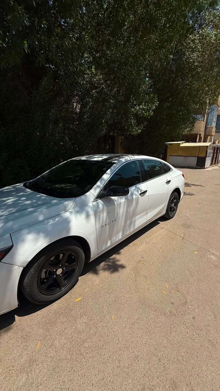 ماليبو موديل ١٨ 
اللون ابيض 
ماشية ١٢٢ الف ميل 
قطعة وحدة صبغ فقط بنيد 
تخم تاير جديد 
باتري جديد 
دهن وفلاتر جديد 

نقصها قاعدة دبل واذان مال محرك فقط 

السيارة نظيفة مال جني
*********** واتس

