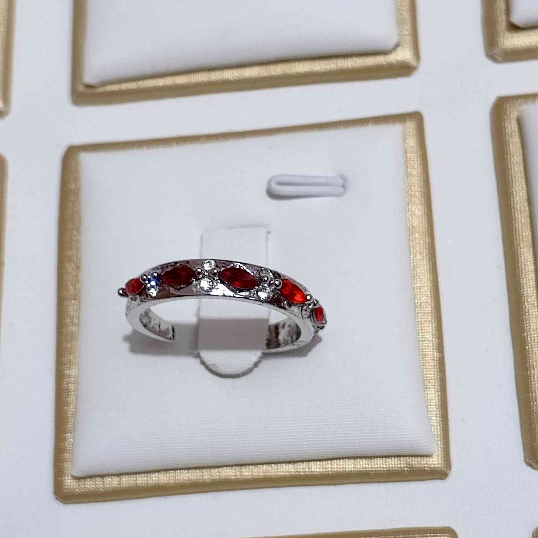 خواتم مختومات 925 العدد 26 سعر القطعه الفين


**إذا كنت صاحب هذا الإعلان وتريد حذفه لأي سبب، رجاءا أرسل رسالة إلى الدعم الفني**