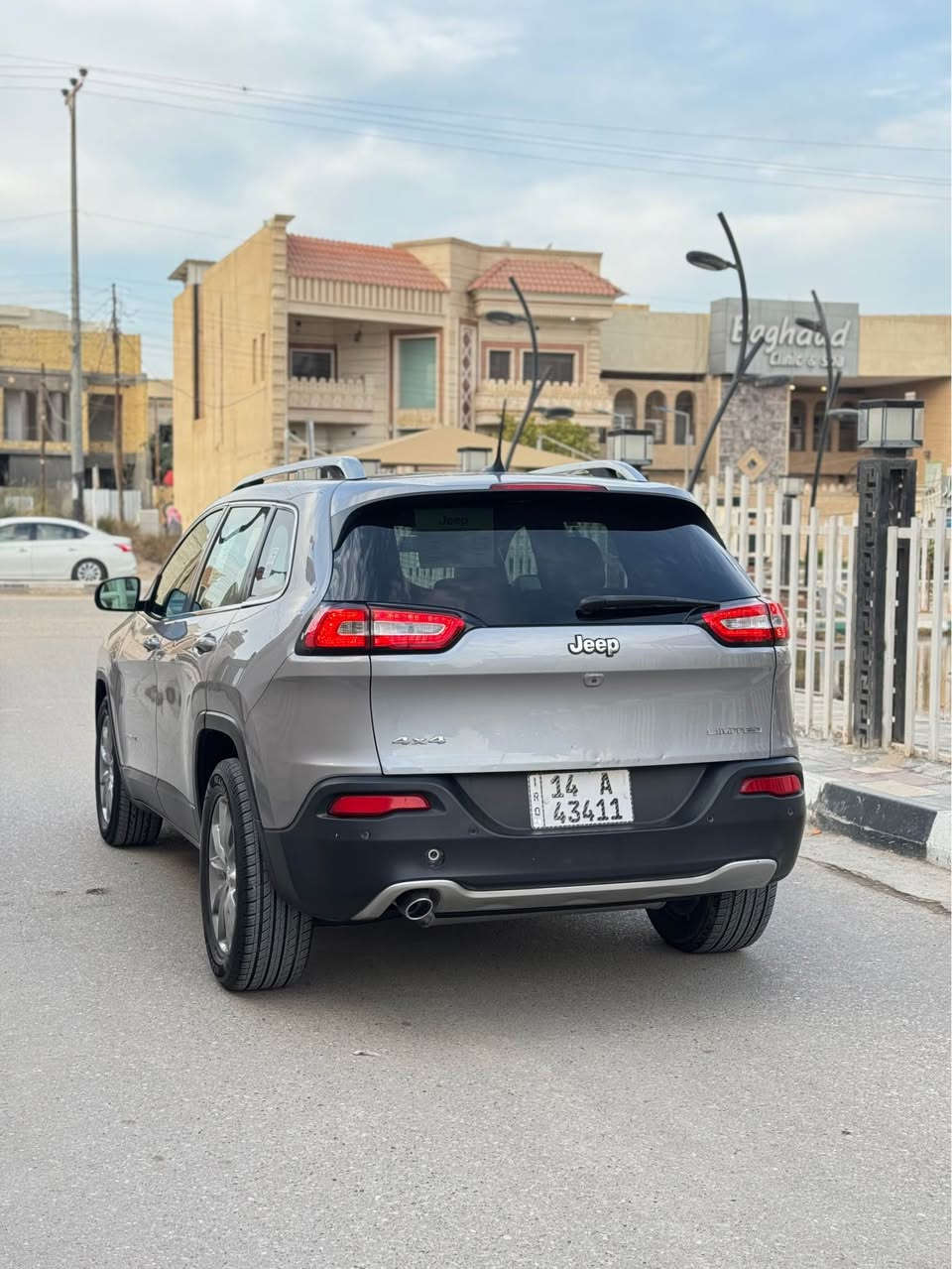 سلام عليكم ورحمة الله وبركاته 
جيب بزون 2018 سياره ستخدام شخصي ماشيه 60 كلشي عل كبس شركه وارد أمريكي فقط صبغ البنيد بدون رباك راديترات فانات كواتم  بلاد سياره حيل نضيفه مكينه كير حداديه تبريد تخم تاير كله جديد شرط الفحص  موصفات LIMITED  فول ما عدا بنراما بصمه تشغيل بصمه أبواب  ترحيب عند القتراب أناره ترحيب أشاره بمري حساسات رادرات تشغيل عن بعد جنطه كهربائية كشن جلد + كهربائي ويل كب 19 كروم منظومه زينون زرع حاجب بوجكتوات. 5 راكب 2تبريد محرك 2400 مكفول  باقي موصفات معروفه رقم بصره إنكليزي جديد تحويل بسم المشتري مباشر. سياره حيل جديده مكان سياره مركز الناصريه حي الحكيم قرب مركز شرطه الفداء سعر 128  اتصال *********** ناصرية, ذي قار
