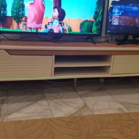 ميز • نظيف جداً