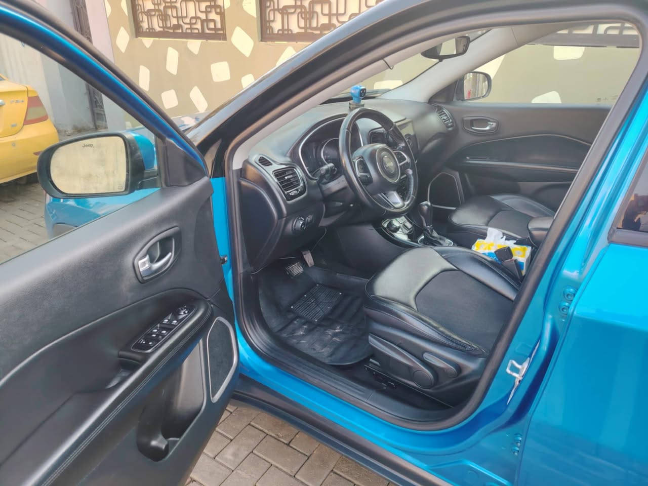 للبيع جيب كومباس ٢٠٢٠/ رقم شمالي مميز /سنوية لحد ٢٠٢٧/ بيها دفتر بانزين/ ضرر سيارة جاملغ سكن وباب سكن /شرط تحويل وغرامات /مواصفات تحكم ستيرن تشغيل عن بعد بصمة مثبت سرعة تبريد قطعتين داخل جلد اسود مخرج يوس بي عدد٢ مخرج جداحة عدد٢ مسجل شاشة كامرة خلفية ***********
