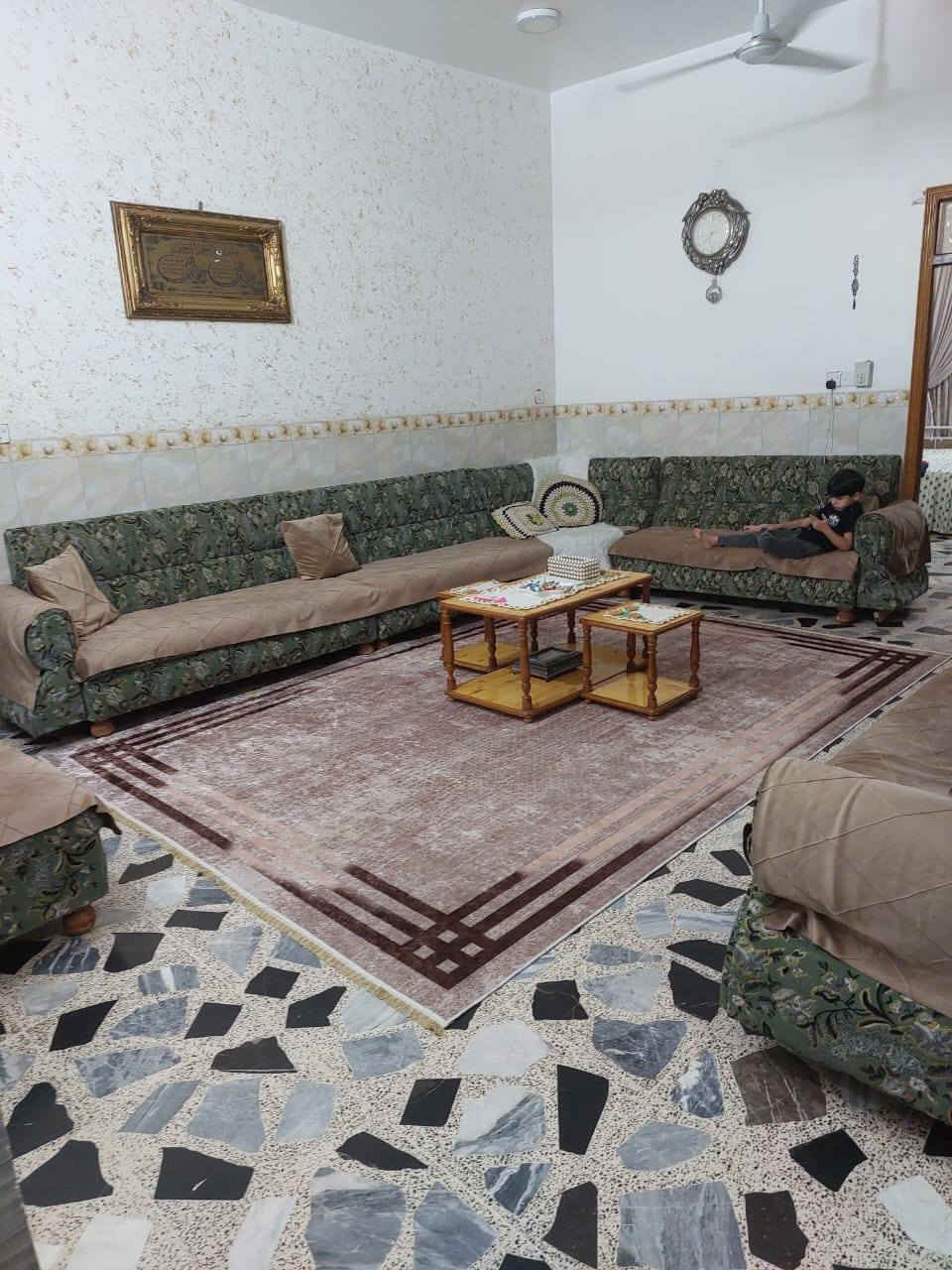 دار للبيع طابقين الراشدية شارع ٢٠ مساحته ١٣٢ ونص مكون من مطبخ وصاله وهول وغرفة  والطابق الثاني غرفه وهول  الاتصال على الرقم ***********
