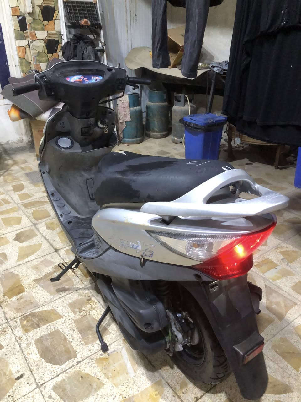 السلام عليكم دراجه كامكو v2 مديل ٢٠١٣رمبه صاله اقل السبوع من نزلته من الحاويه بيع مستعجل مستعجل سعره ٨٥٠وبيه مجال للشراي مكاني شطره ***********
