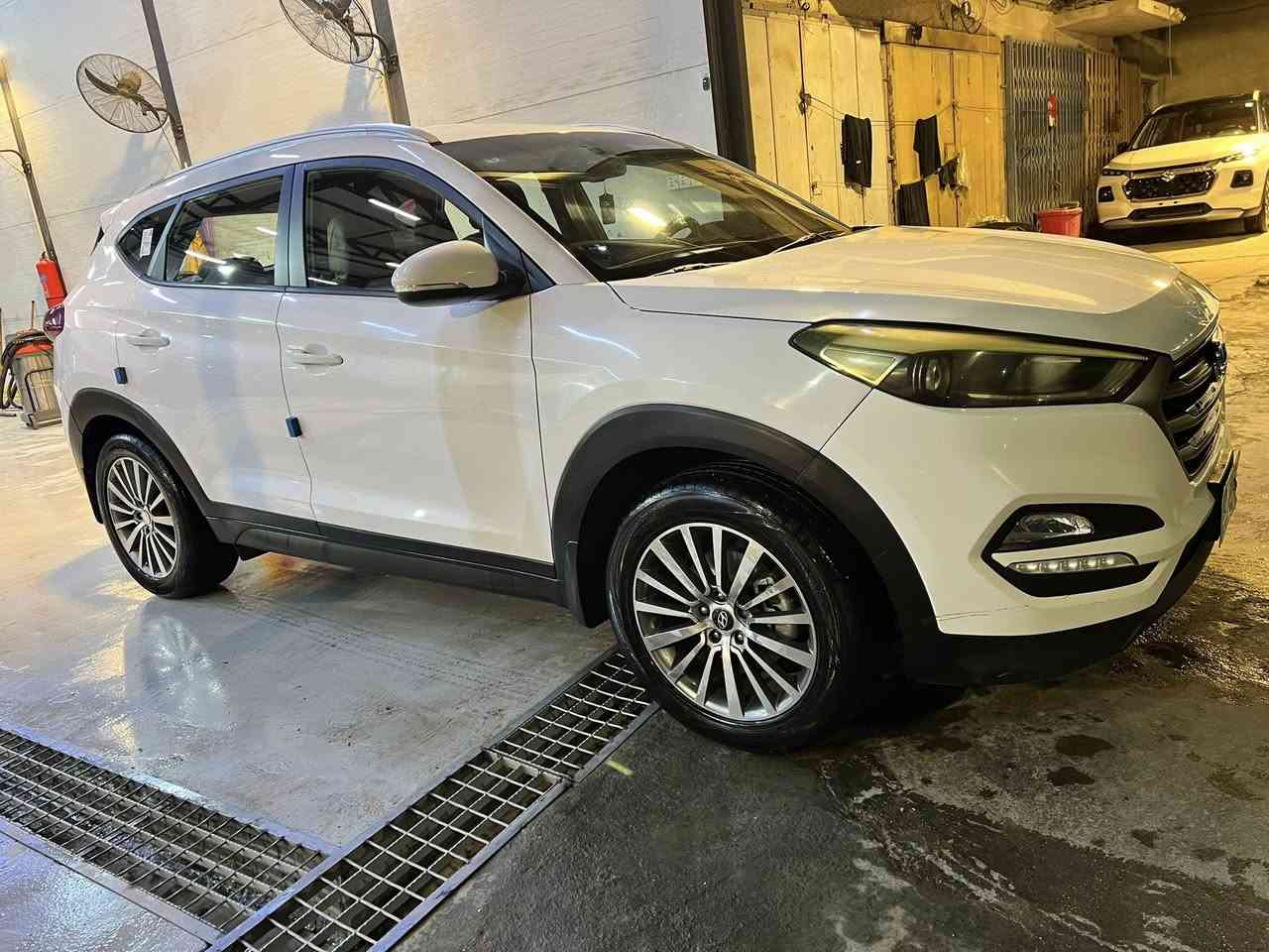 اللهم صل على محمد وآل محمد
توسان 2016 خليجي شركه الكاصد

 مواصفات عدا بانوراما 

ماشيه 136 الف

محرك 2000 دوش

محرك مبدل كازكيت ومكفول شرط للبصرة 

رقم بغداد  بسمي لل2027

كراسي عاديه 

فول تحكم ستيرن

سويج بدون بصمة
مري شفط ويه القفل 

اشاير بلمري + قطعتين تبريد 

كشنات جلد 

3 وضعيات قياده نورمل + سبورت+ ايكو 

لد امامي + تخم تاير
السونار ويه الصور  
حداديه خير من الله
السياره خير من الله مال بيت وين مايعجبك اطلع اتراي 
مكان سياره بغداد / اعظمية 
السعر 170 وبيهه مجال 
بيهه بارد كد شبر وره السونار


**إذا كنت صاحب هذا الإعلان وتريد حذفه لأي سبب، رجاءا أرسل رسالة إلى الدعم الفني**