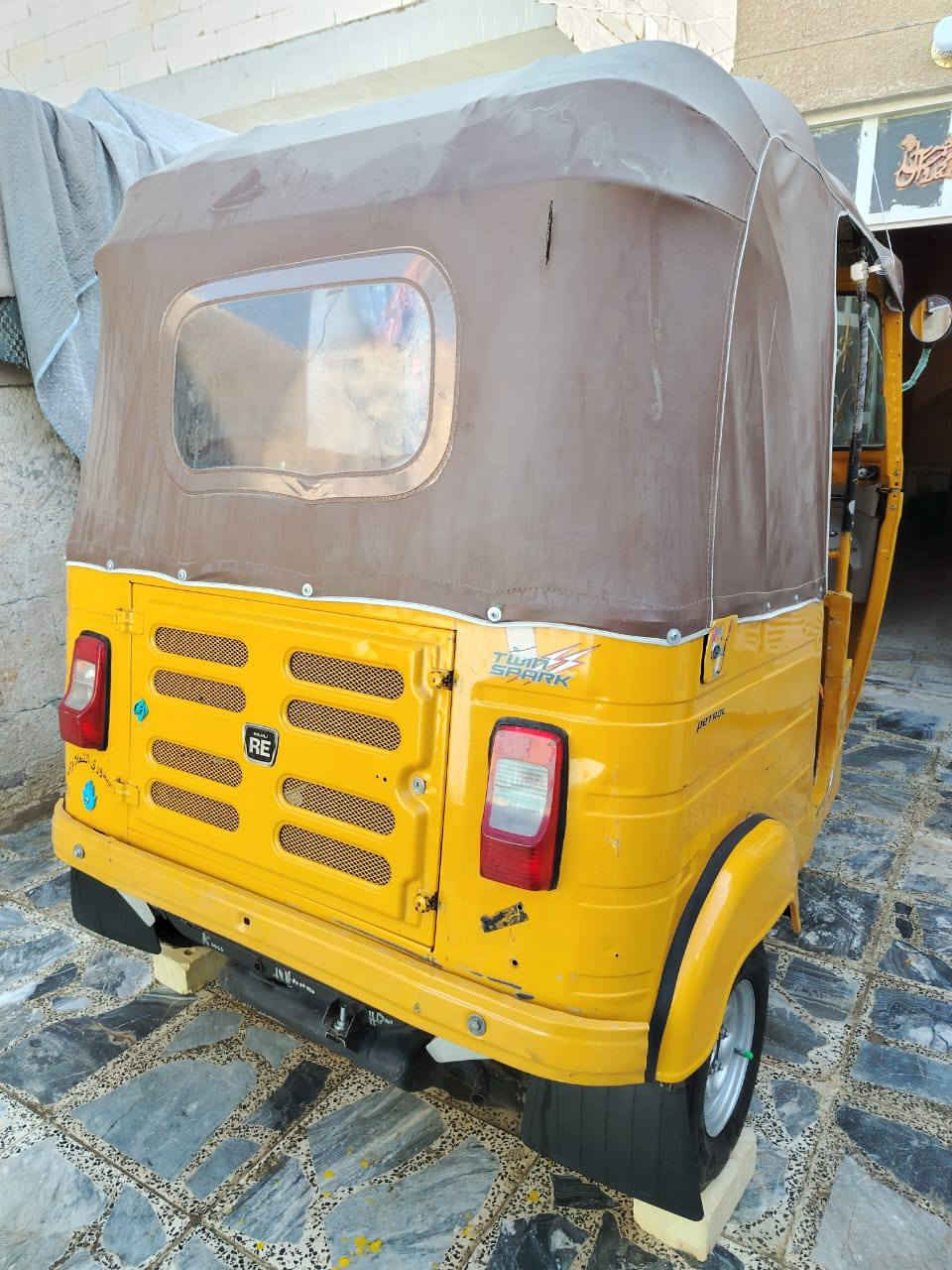 سلام عليكم تكتك 19 شهر 11تكتك حلوه وتعميره جديده ولمكينه خير من الله ضربت التكتك دوس ولغدين  المكينه مجفته رقم وسنويه مكاني نجف حي ميسان الستفسار *********** السعر 6ملاين وبيها مجال قليل
