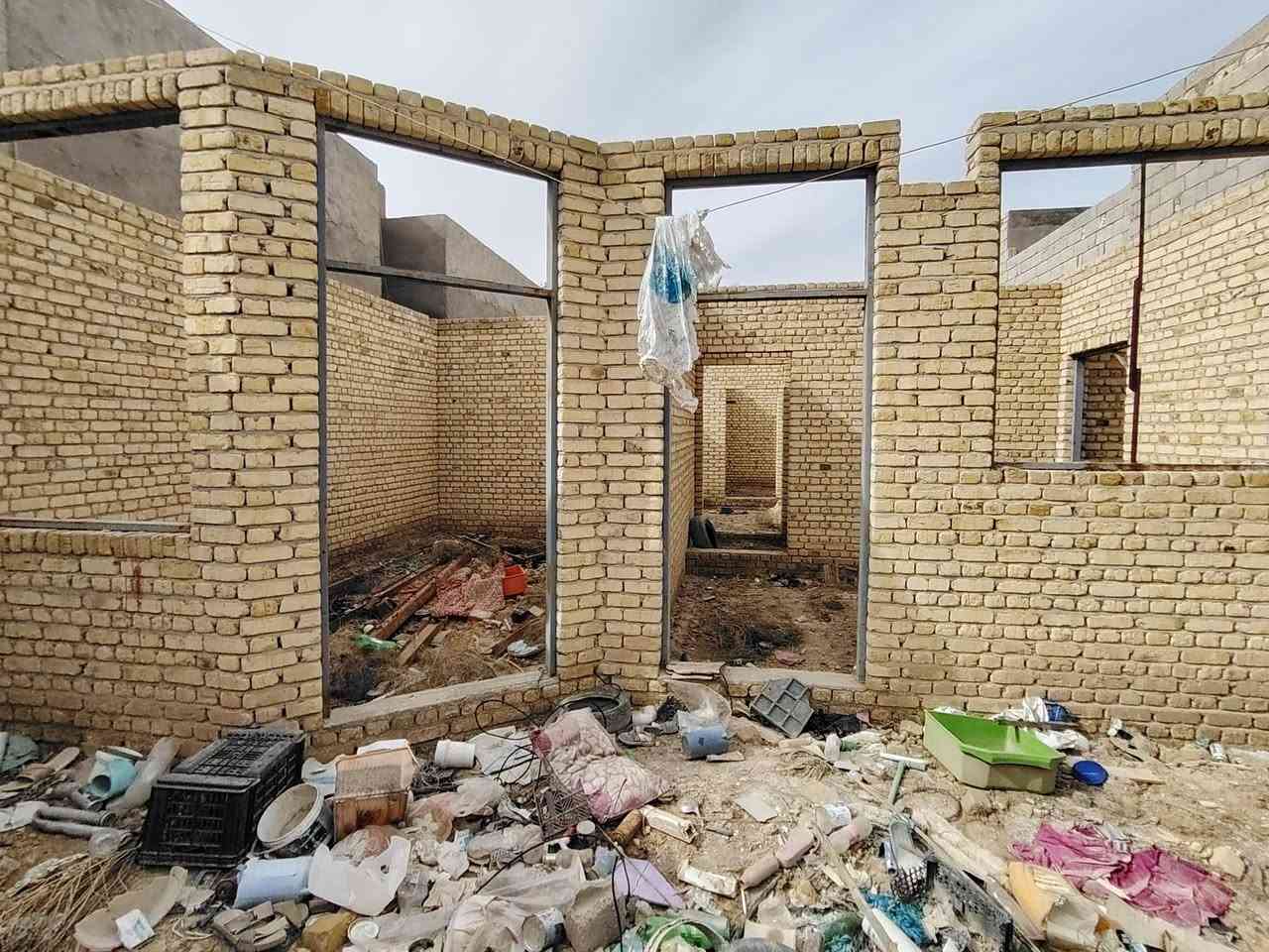 السلام عليكم هيكل زراعي للبيع المساحة ٢٠٠ متر العنوان ال معالي مقابل أسواق كريم ال خلف 
للاستفسار ***********
