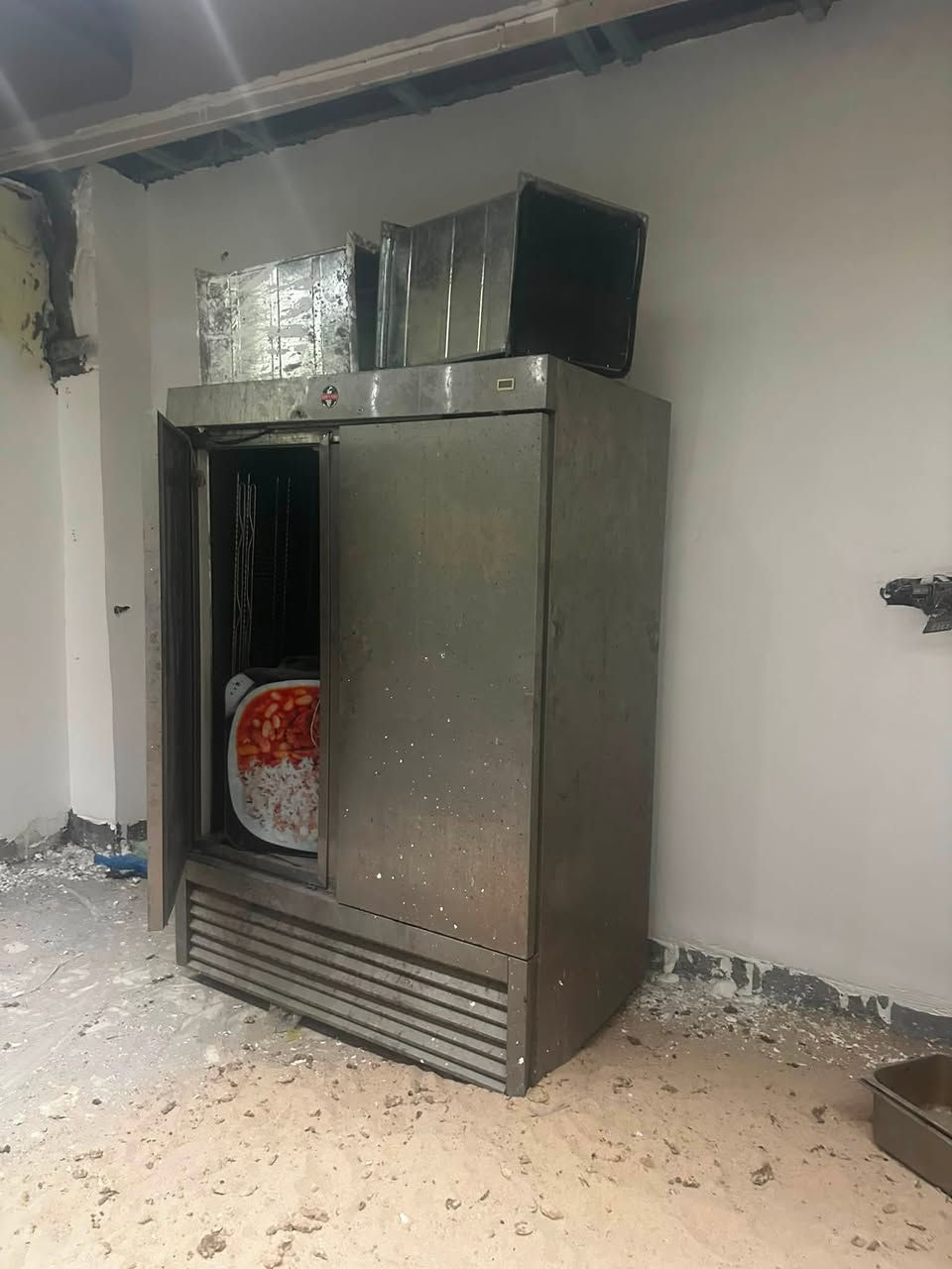 سلام عليكم غراض مطاعم نضافتهن 70 بل 100
3 بيبان جام امسكرت نضيفات 
برادات سل استيل العداد 2
جدوره سل استيل العدادً 13 العرض 60 
وكراسي جدد العداد 25 كرسي 
تنور  نضيف مال مطاعم وبيت 

رقم العاتف *********** 
بيع مستعجل مكاني بصره
