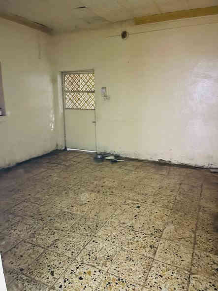 🛑 للبيع بيت في ابي غرق حي السلام طابو صرف مساحة 220متر ركن ع الشارع التبليط مباشرة عرض الشارع 15 متر يحتوي على 3غرف نوم وهول واستقبال ومطبخ وصحيات وكراج سيارة السعر 130 مليون وبيه مجال للاستفسار الاتصال او واتساب او مراسلة الصفحه ***********
