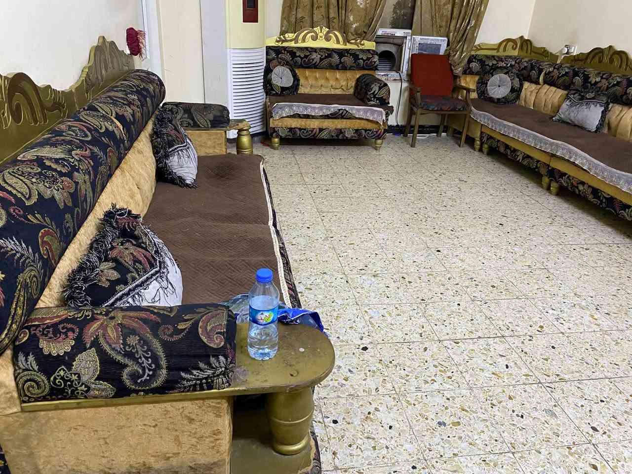 تخم وغساله صحون عندي ودوشك ضغط عالي ابو نفر ثلاثه طوابق وديباج وساحبه مطبخ وغساله تغسل فقط احذيه للستفسار الاتصال الى ***********

