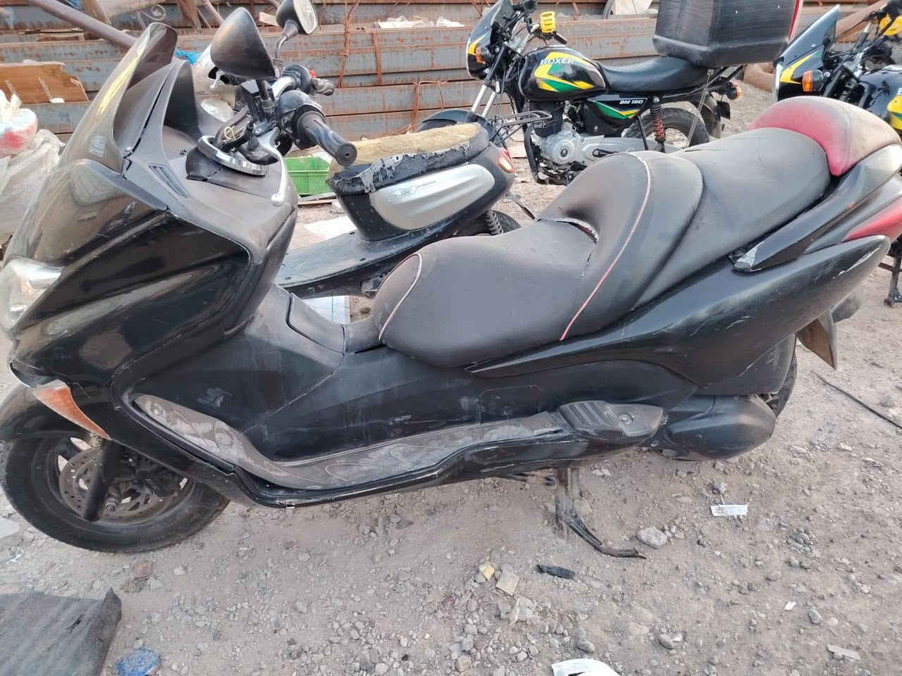 فورزة 08دراجة حلوة أوراق كامله  نقصهة بريك امامي كفرات نضافة ٥٠ بل مية  دراجة متروكه يرادلهة ترتيب مجفتة   تجفيت جديد وشركه سعر ٧٠٠ وبي مجال حك الجيه
للاستفسار ***********
