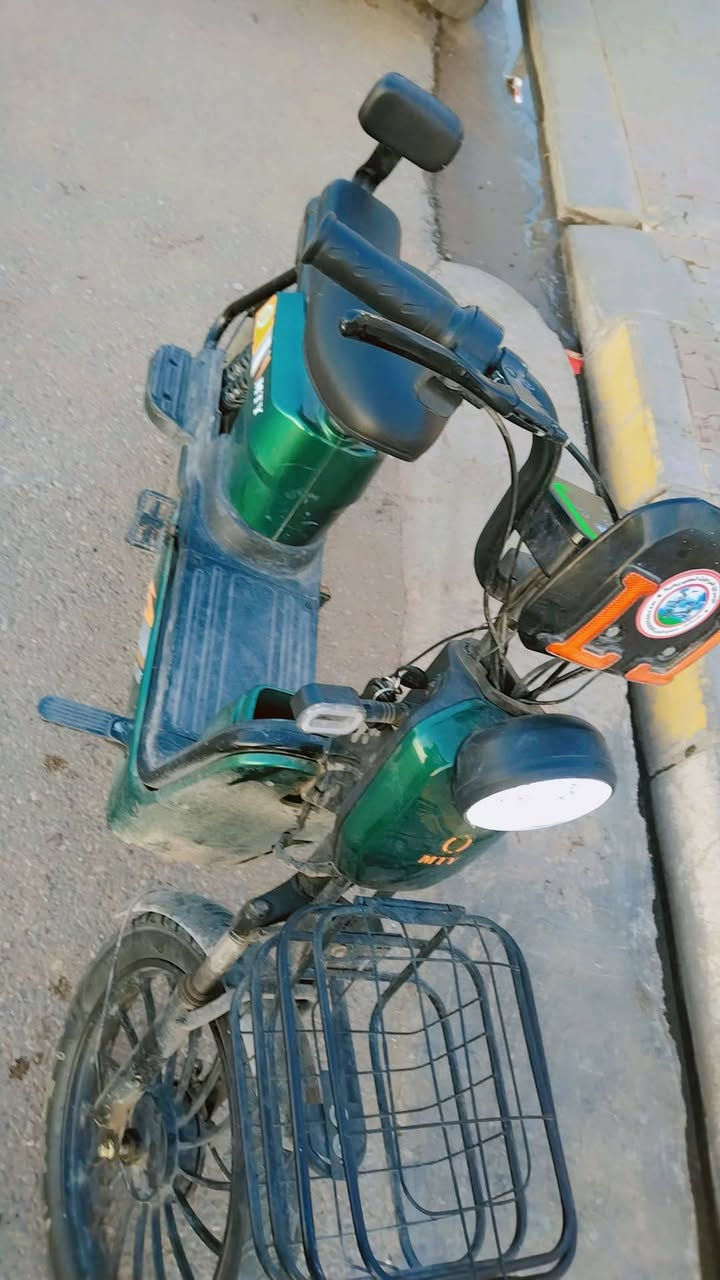 سلام عليكم بايسكل للبيع حجم 20 كل عيب ما بي 5 بطاريات جدد بل شرط كل عيب ما بيهن 
اشاير شغالات لايت عالي ناصي بي سويجات 2بصمه2 4دبلات خلفيه عنوان كركوك حي العسكري سعر 350 بي مجال ***********
