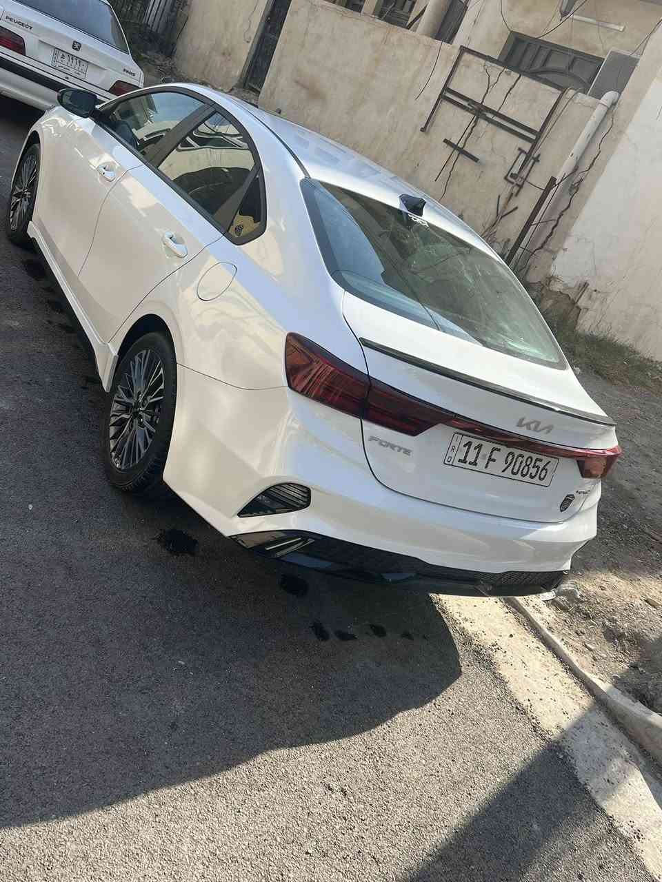 كيه فورتي موديل 24 ترقيم جديد بسمي عنوان بغدادشارع فلسطين حادث مثل ما موضح بالصورة دخول جديد بدون تبديل سياراه ليبل واحد فول الفول جيتي لين سعر 187(((((((((((***********)ملاحظا تعديل بل شاصي قليل فقط بارد بدون تبديل سياراه جديده
