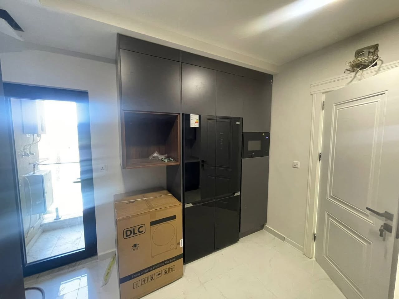 شقة للبيع بسعر جدا مناسب 
في مجمع الروان السكني  مجاور كليه الرشيد 
 مساحه الشقة 200 متر 3 غرف نوم 3 حمامات المطبخ موثث كامل 
للسعر الكلي للشقة 325 مليون 
 الواصل 200 مليون المتبقي 125 مليون  عله شكل دفعات  كل ثلاث اشهر 13 مليون  مع امكانية اضافة قرض عقاري 
***********
