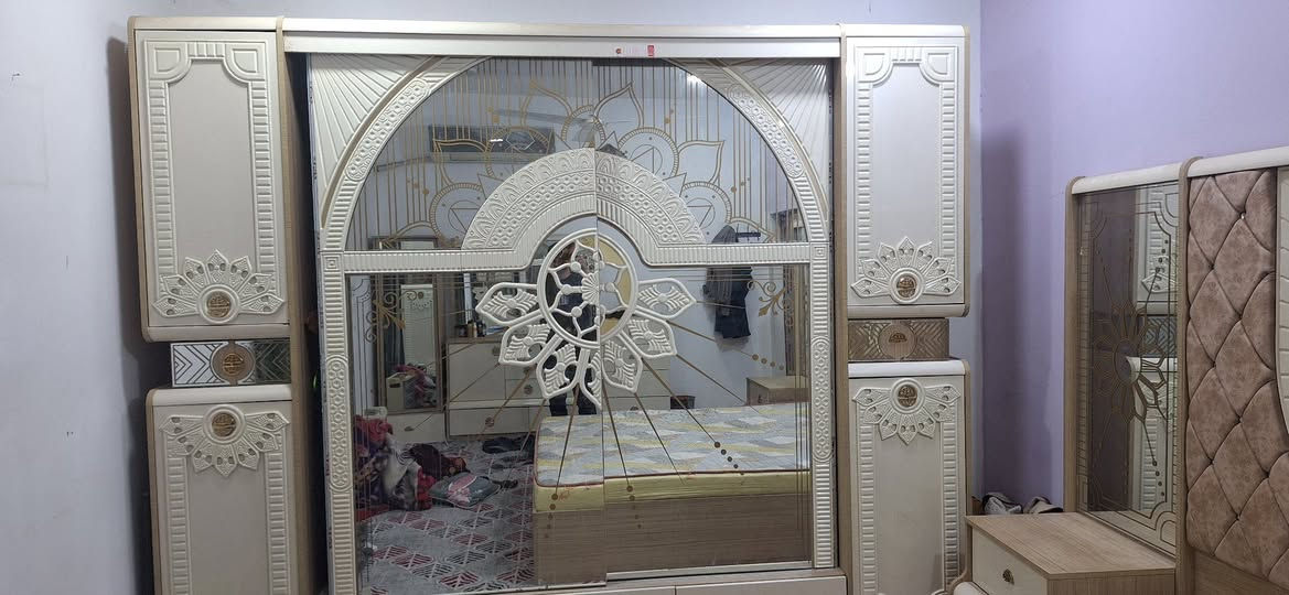 السلام عليكم غرفه نوم تركي ثقيل نضافه ١٠٠٪ استعمال قليل مكان بابل الهاشميه سعرهه ٧٠٠ وبيهه مجال 
***********
