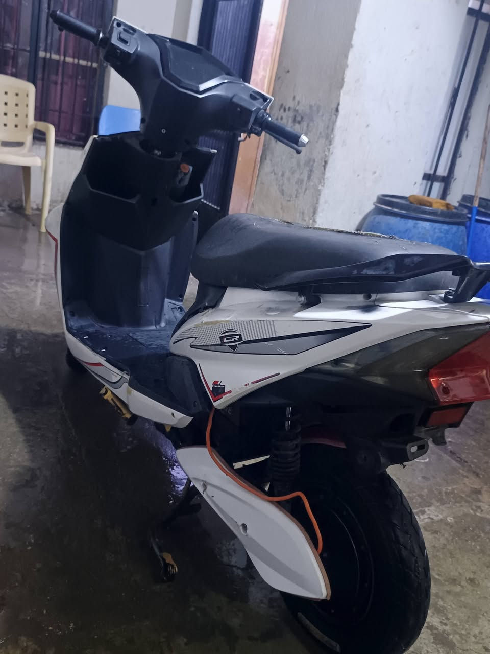 السلام عليكم دراجه شحن للبيع هيوشه 2024
بطاريت جديده شرط الفحص 
لايت شغال
اشارات شغاله 
دسكات جديده 
تايره امامي خلفي جديد 
بي ضربه خفيفه من الامام 
دراجه مكفوله فقط الملف عطلان 
مكاني الفلوجه حي العسكري 
السعر 350 وبي مجال
واتساب ***********1
