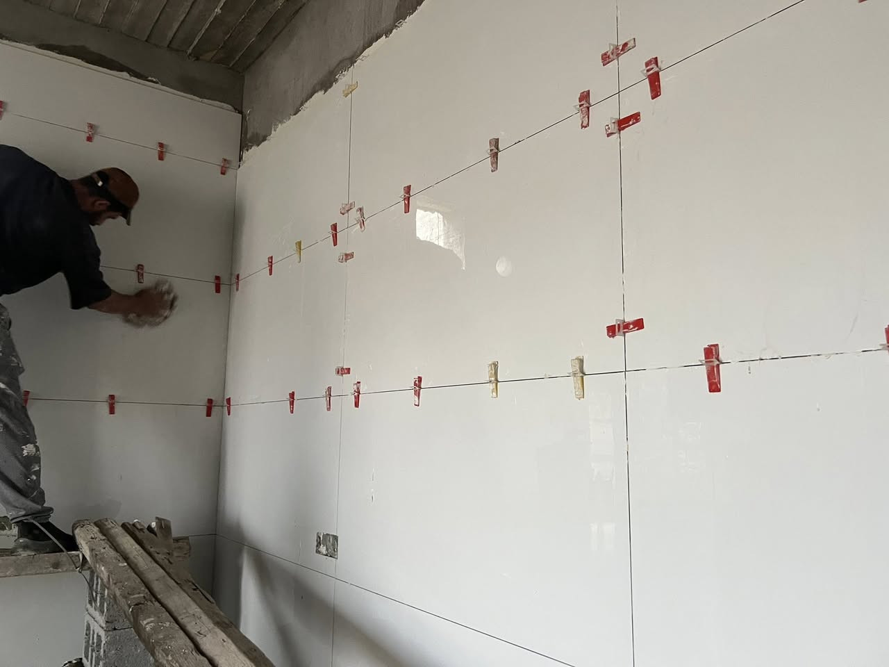 تطبيك كافة السيراميك وأرضيات الكاشي والمرمر والكرانيت والبورسلين والدرج وأعمال  الترميم وعمل لوح البورسلين شغل درجه اولى كادر ثلاث خلفات مكان العمل محافظة البصرة
***********
واتساب مفتوح
