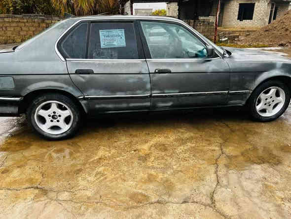 بي ام دبليو حجم 735  فول أوتوماتيك قفل مركزي سنتر لك شاشه مسجل رقم نينوى فحص  شرط التحويل  محرك كير  شرط صدر جديد  كهربائيات شغاله تايرات نظيفه داخل جديد السعر 30 وبيها مجال قليل ومراوس يرهم مكان السيارة الشرقاط// *********** // ***********
