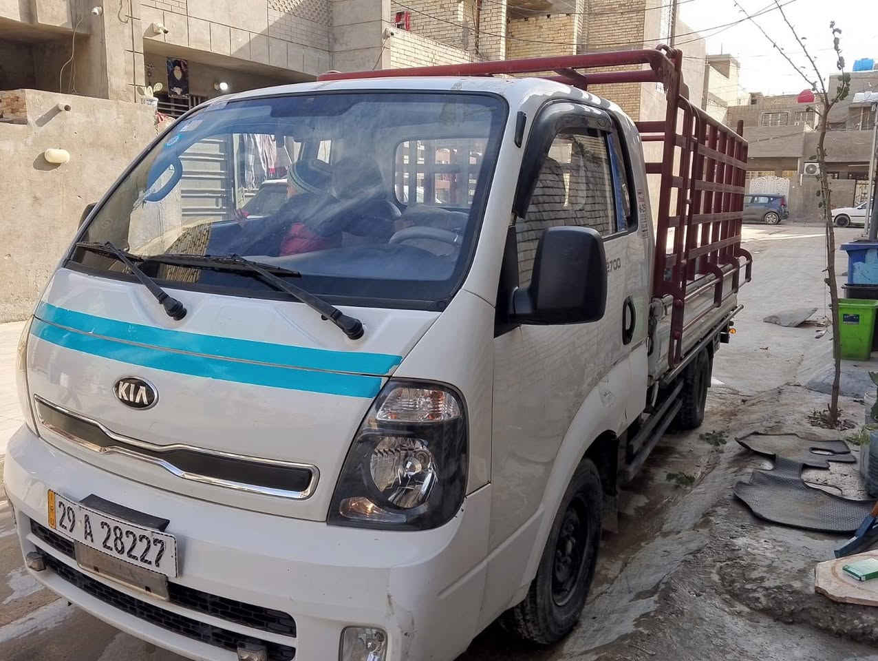 كيا بنكو موديل2015 رقم مميز محرك 2700 بلادي
محرك كير اكسن مكفول 

مكفولة من تبديل وضربة وكص وصبغ عدا الربع بي خياس قليل موضح بل صورة 
تخم تاير امامي خلفي جدد 
هزة جديدة شادلها شاشة 
رقم واسط مشروع وطني سنوية لغاية 28
بدون محجر
سنتر لوك  
سعر110$ وبي مجال 
مكاني بغداد الامين الثانية 
رقم الهاتف ***********
