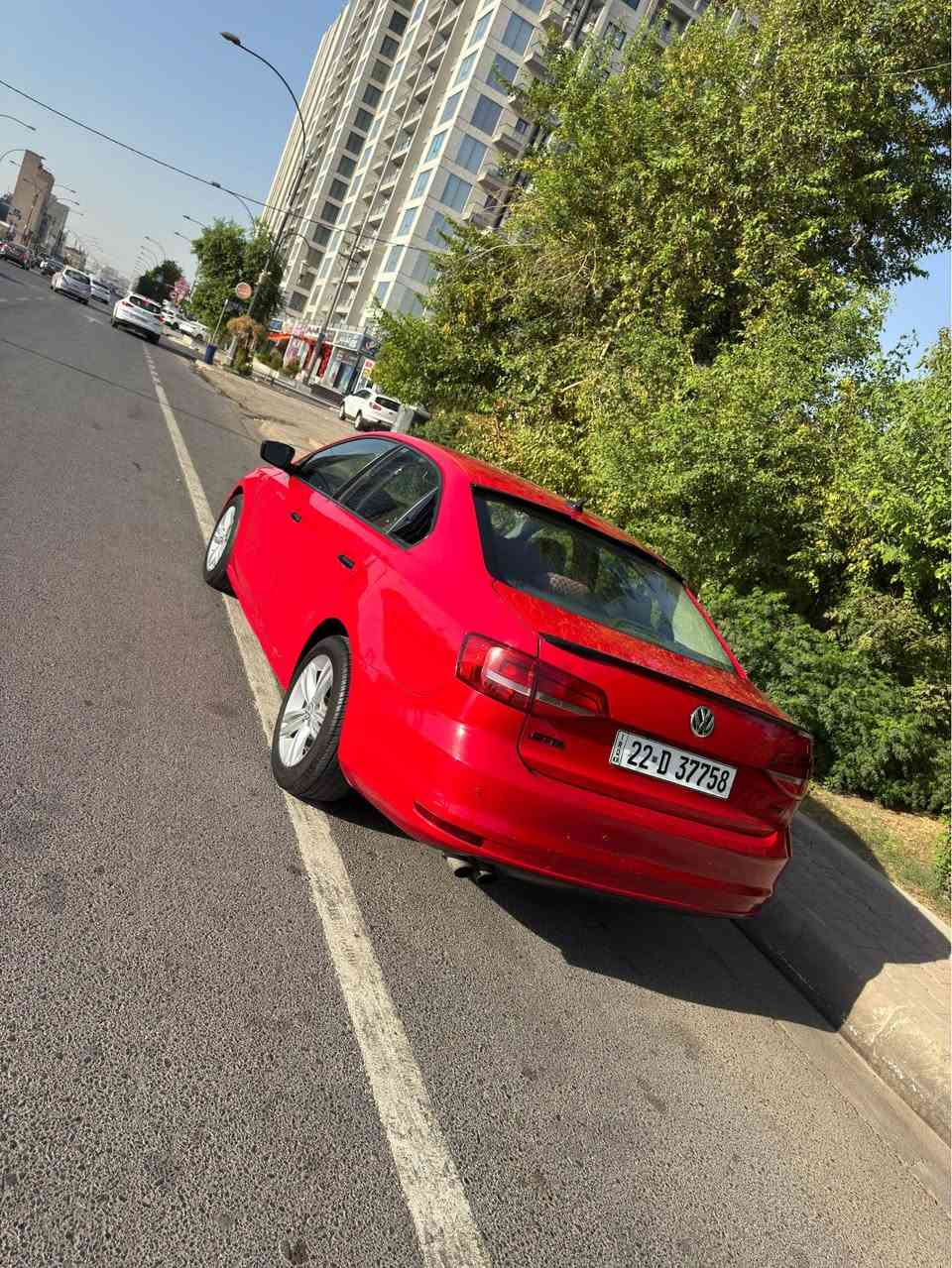 Volkswagen jetta 2015
مةكينة 18 تؤربؤ 
2 پارجةى بؤياغة بى ژؤرى بى ئةرباگ 
كةميك سةقفى تةعديلة 
باقى هةمووشتى بةشةرت 
نرخى 98 وةرةقة و مةعامةلةكى زؤر كةم 
*********** أربيل, العراق
