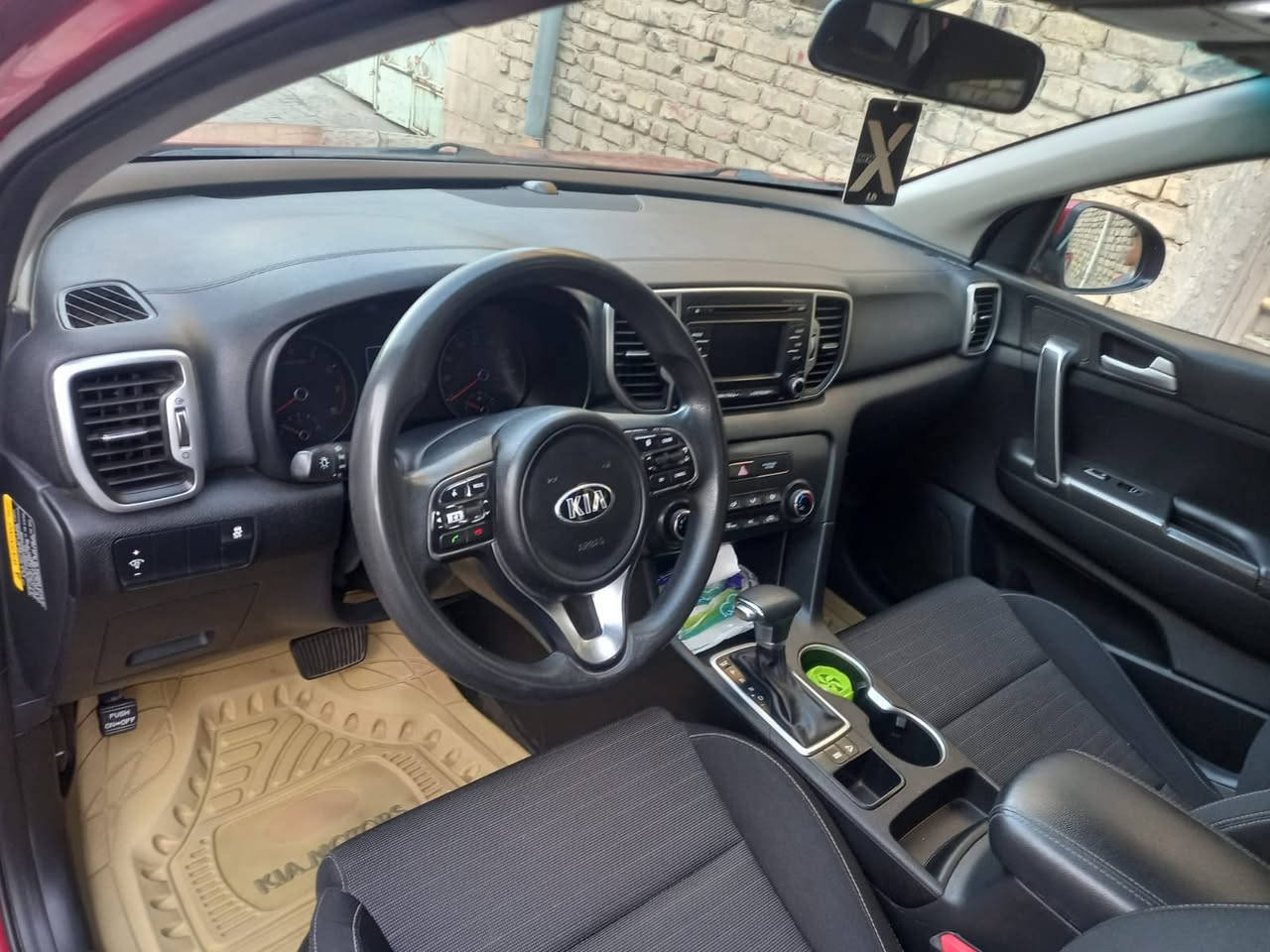 سلام عليكم سياره كيه سبورتج  مديل 2018 سياره هاي صوره حادثها
كدامكم الجاملغ الامامي مصلح بدون دواخل و التصليح واضح ب الصور سياره كلها ليبل واحد ماشيه السياره 76 سعرها 160 وبيها مجال المكان بغداد التواصل عله هاذ الرقم *********** ملاحضه ما متواجد فيس بس واتساب الشراي يتصل علا هاذ الرقم
