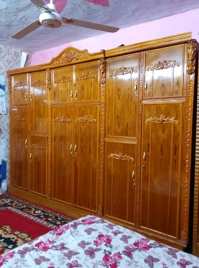 السلام عليكم عندي غرفه اخشاب مستعمله نضيفه مابيها اي ضرر للبيع السعر 600الف وبيها مجال للشري يتصل واتساب ***********اتصال *********** مكلف بل نشر
