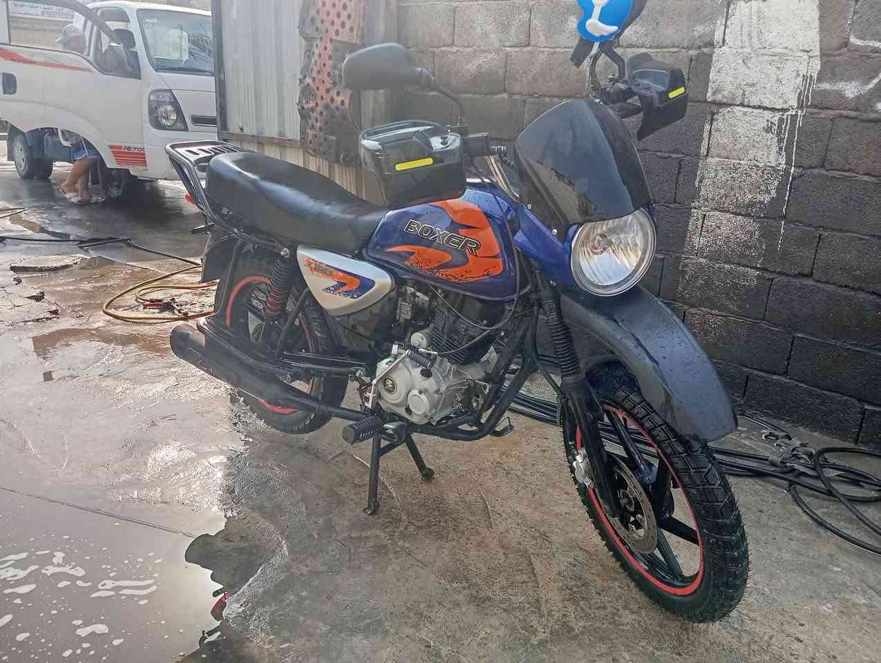 سلام عليكم دراجه بوكسر مديل2020محرك مجفت شركه لا تبخير لا تنقيص شلعه ومعدل تجي أجربها وتفحصها يمي او اذا تحب توديها الفيتر محركها يخبل كهربائيات كامله سلف هندر بيها ضوه زنون عالي ناصي بس نقصها اشاير وقبغ تانكي ما ينقفل +القبغ مال زنجيل عندي كامل ونضيف الدراجه أوراقها ضايعه اكفلك سرقه وعشاير واسويلك مكاتبه سعره750 الف وبيها مجال بصيط مكاني بغداد الزعفرانية 
***********
