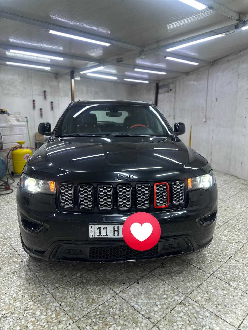 السلام عليكم 
جيب بلاك توب 
الموديل 2019 
عداد المسافة 113.000 كيلو وقابل للزيادة 
مواصفات السيارة 
فتحة 
باب خلفي كهرباء 
المقاعد كهرباء + تدفئة كشن + تدفئة ستيرن 
وباقي التفاصيل معروفة بالجيب بدون ذكرهن 

حادث السيارة من امريكا
 دعامية خلفية + ربع الباب الخلفي صاير بي صبغ من جهة اليمين 

وهنا صار بيه طخات بصفحة اليمنه بالجاملغ الامامي على حطته رصعة على حطته وبالجاملغ الخلفي كذلك رصعة على حطته وبالبابين صار بيهم صبغ من جوه 

السيارة فقط ايرباك بردة طاك بيه اثر الحادث الخلفي بجم كبس مملعوب بي وصور الحادث منشورة كذلك 

للاستفسار هذا رقم تلفوني 
***********
***********
