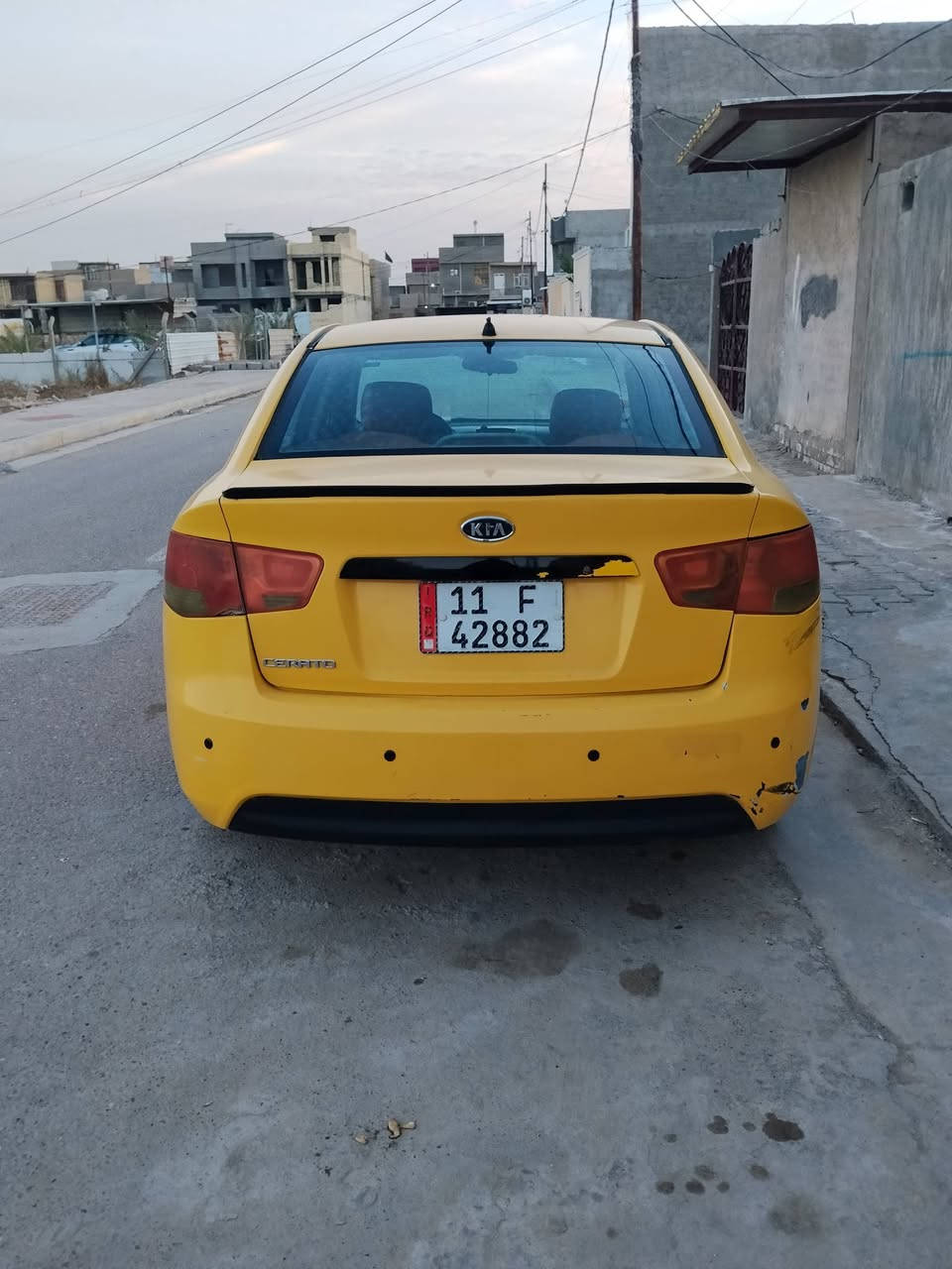 السلام عليكم سيراتو موديل 2012 خليجي ب اسمي رقم بغداد مكفولة من الضربه ومكينة وكير تبريد تدفئة تايرات جديد السيارة مباشر للشارع السعر 88 وبيه مجال مكان السيارة بغداد المحمودية الرقم ***********
