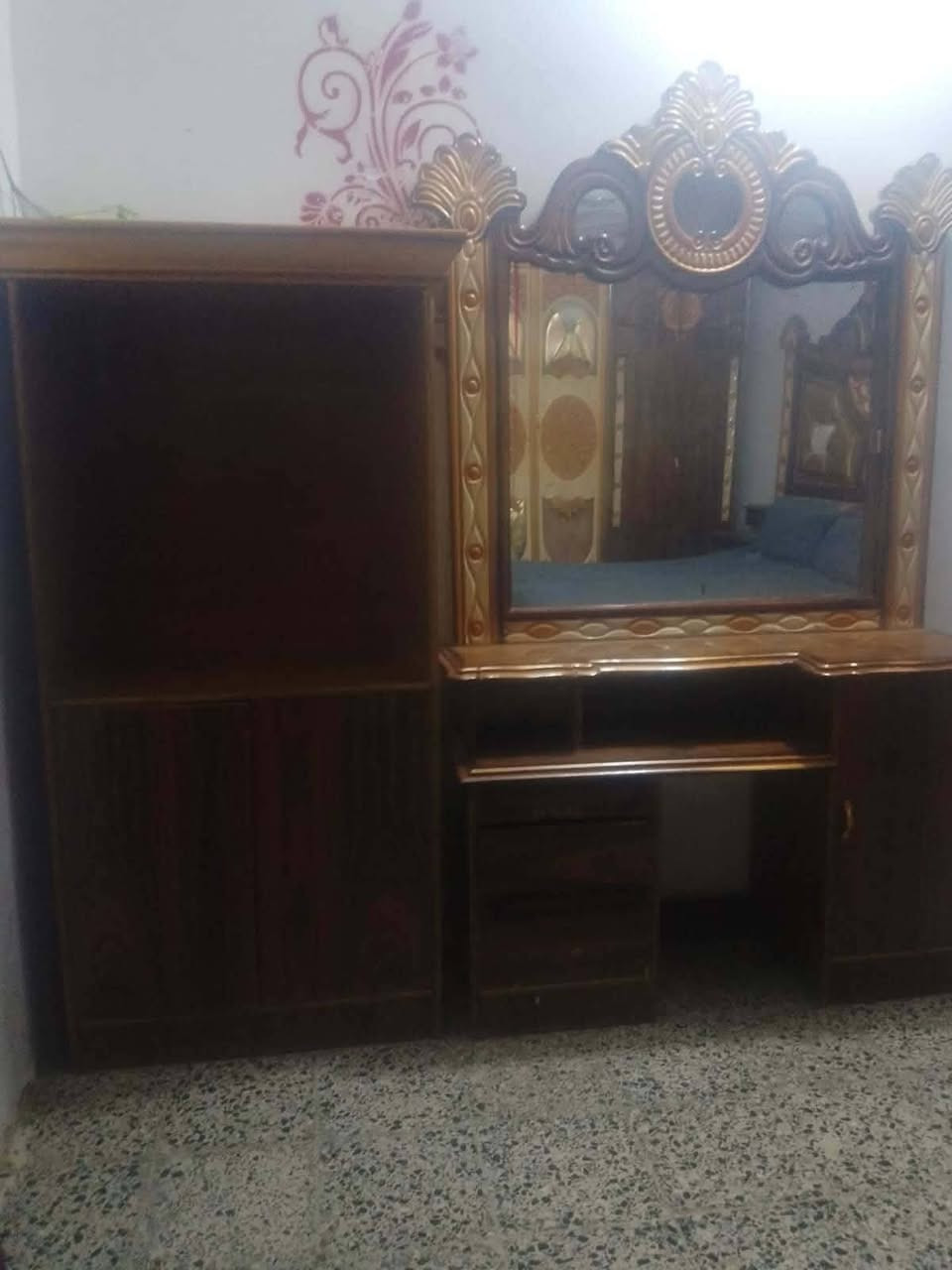 مكلف بل، النشر 
غرفه اخشباب للبيع
السعر ٥٥٠بيه مجال 
اتصل ع رقم او راسلني واتساب او خاص ***********
