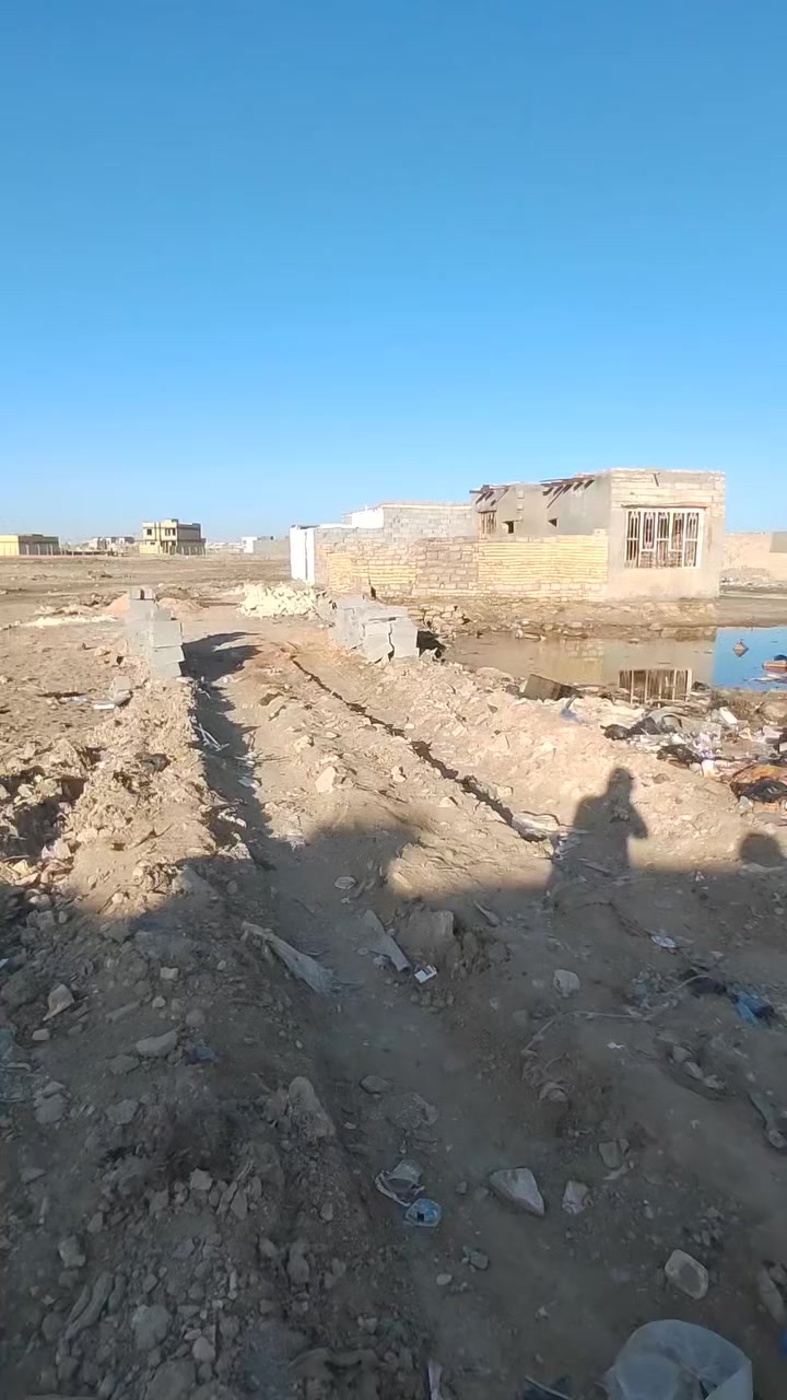 للبيع هيكل زراعي بناء طابوق ١٠٠ متر مربع الاساس حجر، مدفون، غرفتين مبنيات/ والاساس مطبخ وبراني وصحيات، المنطقة قرب السكك توجد خدمات وطرق مقرنص، ابيع مكاتبه، علما مشمول بالقرار 
السعر ١٠ مليون بي مجال الاتصال  ***********
