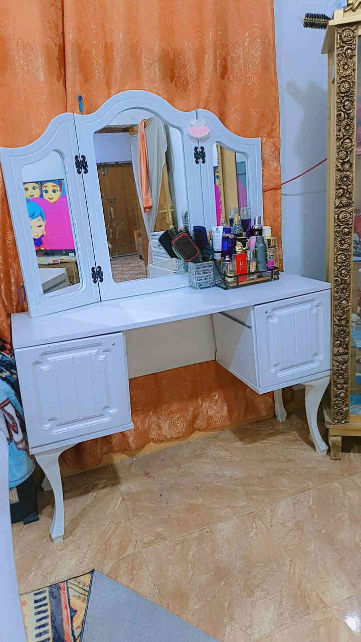 سلام عليكم غرفه مستخدمه قليل ٧قطع سعر ٥٥٠ مكاني قبله حى مهندسين ***********
